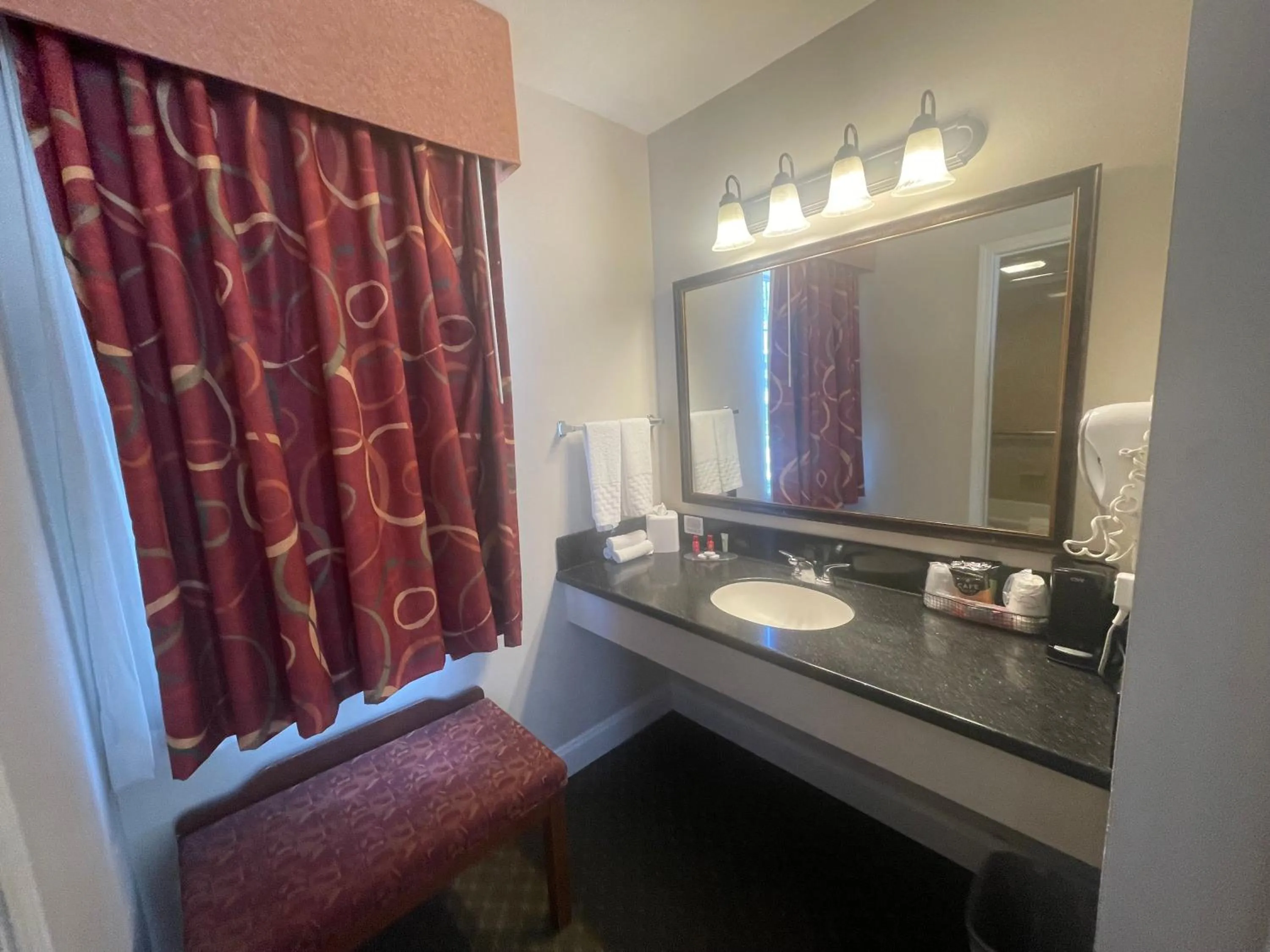 Bathroom in Stagecoach Inn Woodville