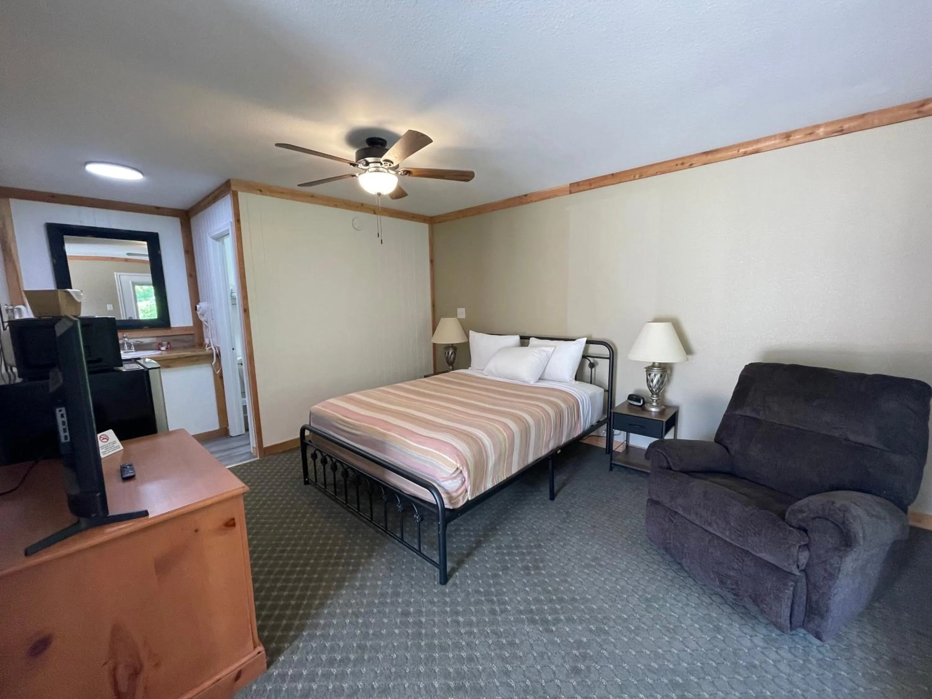 Bed in Stagecoach Inn Woodville