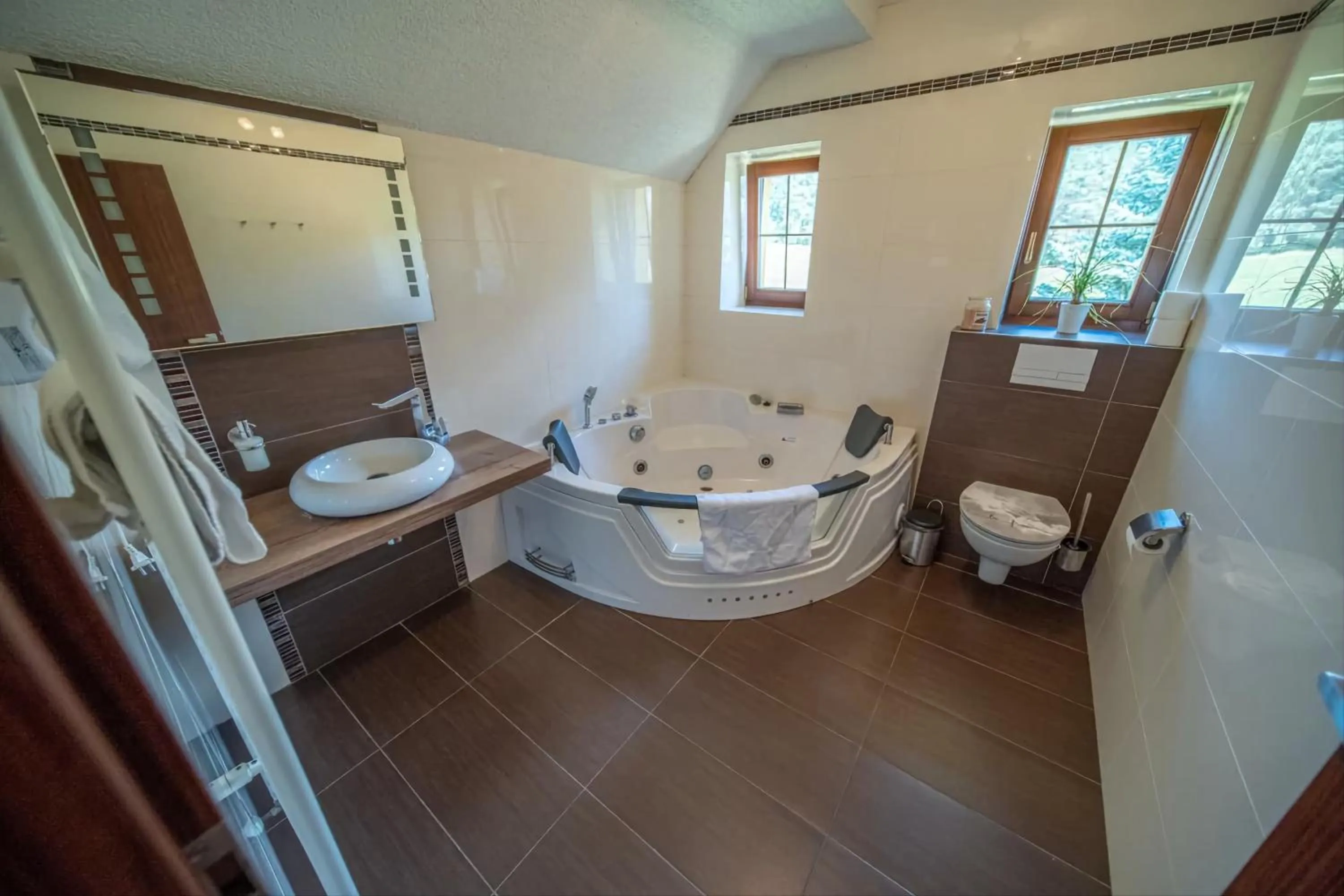 Hot Tub in Wellness Penzion Life