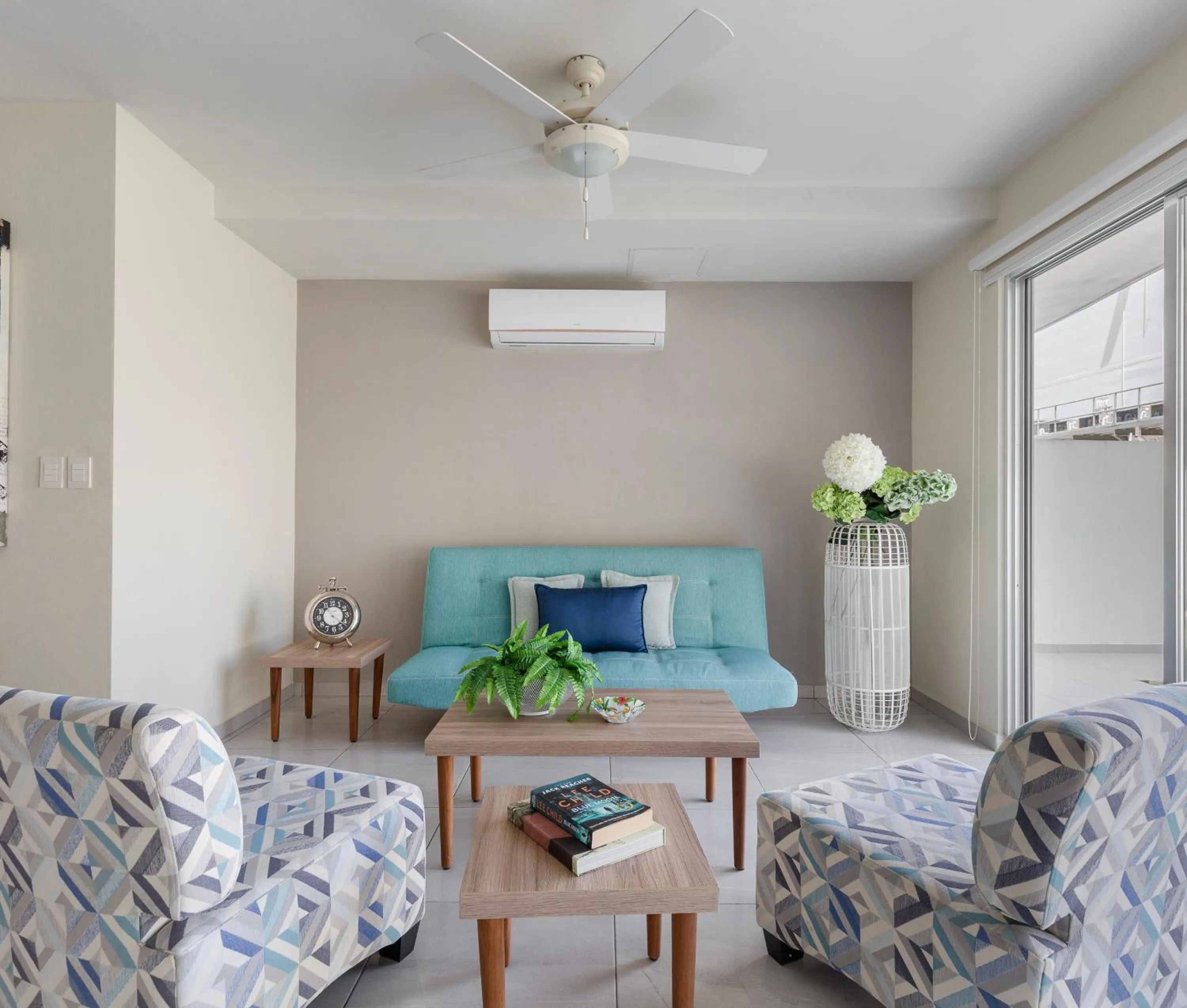 Living room in Deluxe fully furnished 2bd