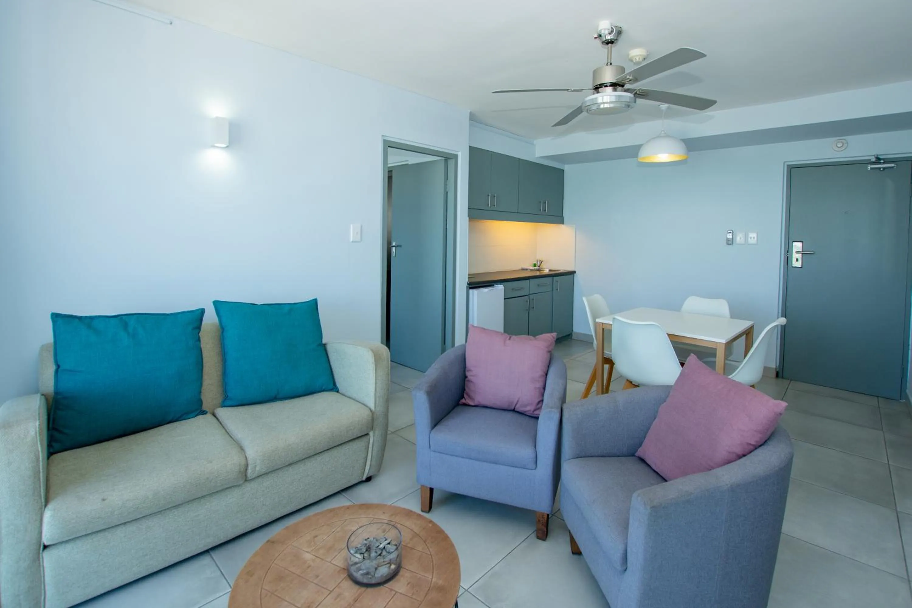 Living room in Ocean Breeze Hotel