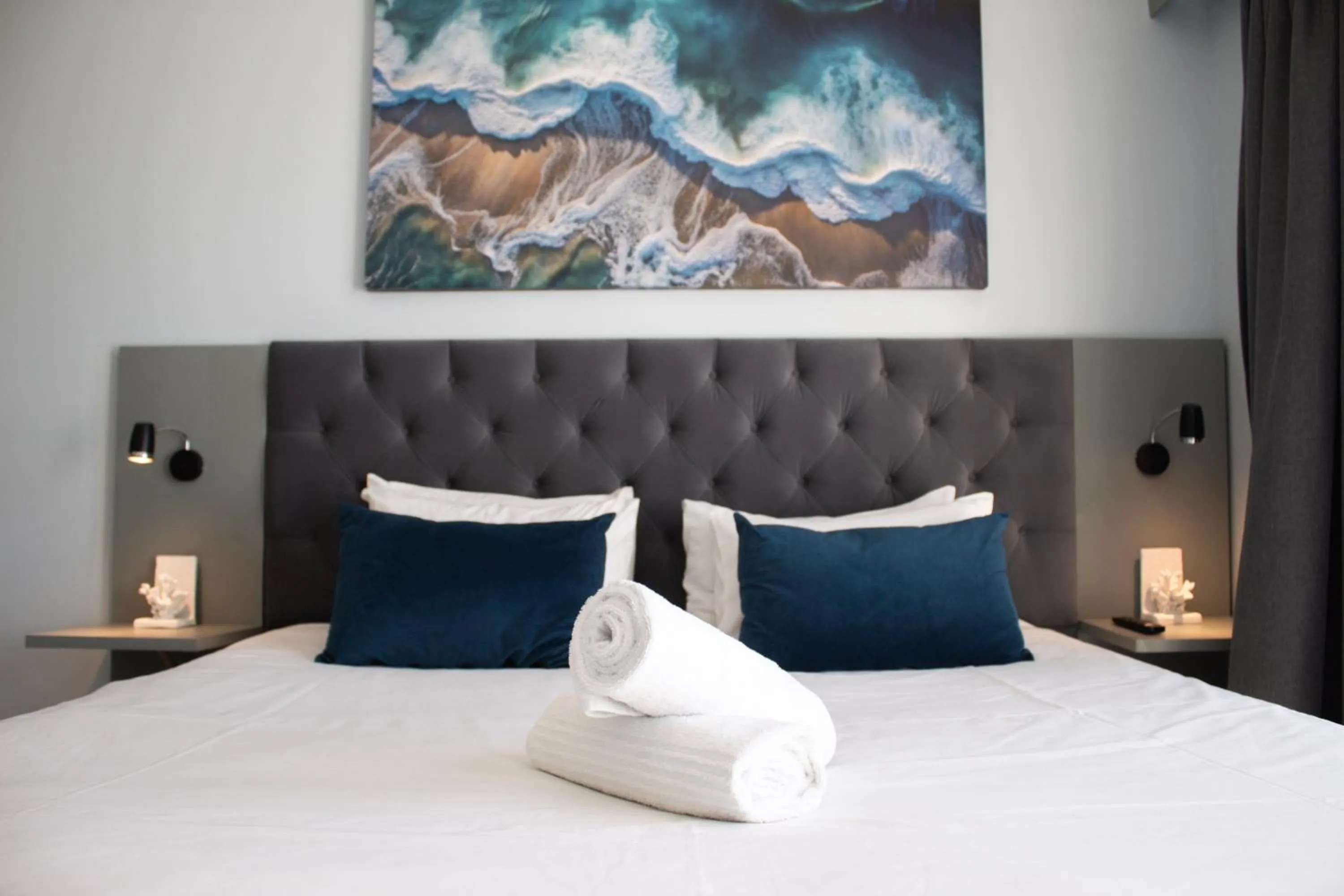 Bedroom, Bed in Ocean Breeze Hotel