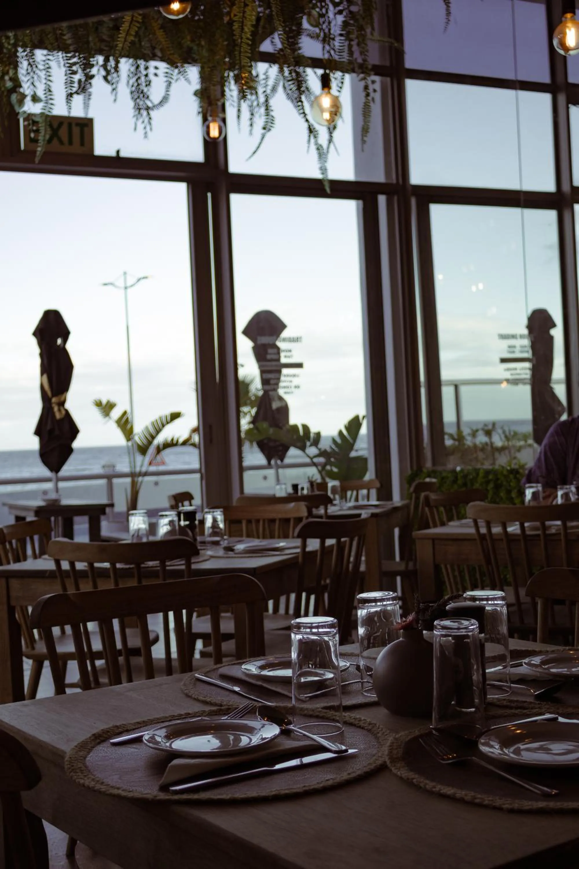 Restaurant/places to eat in Ocean Breeze Hotel