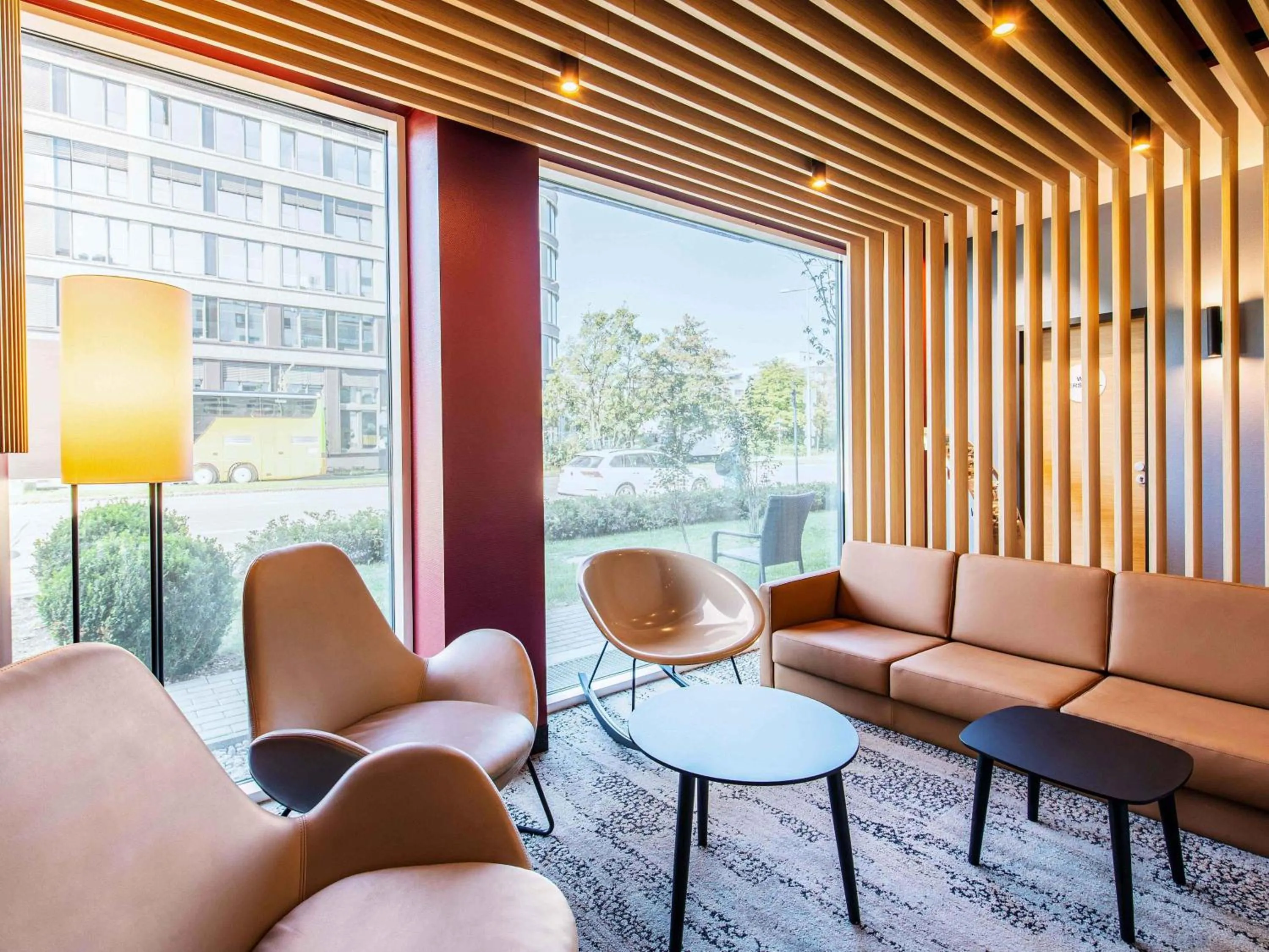 Lobby or reception in B&B Hotel München City-West