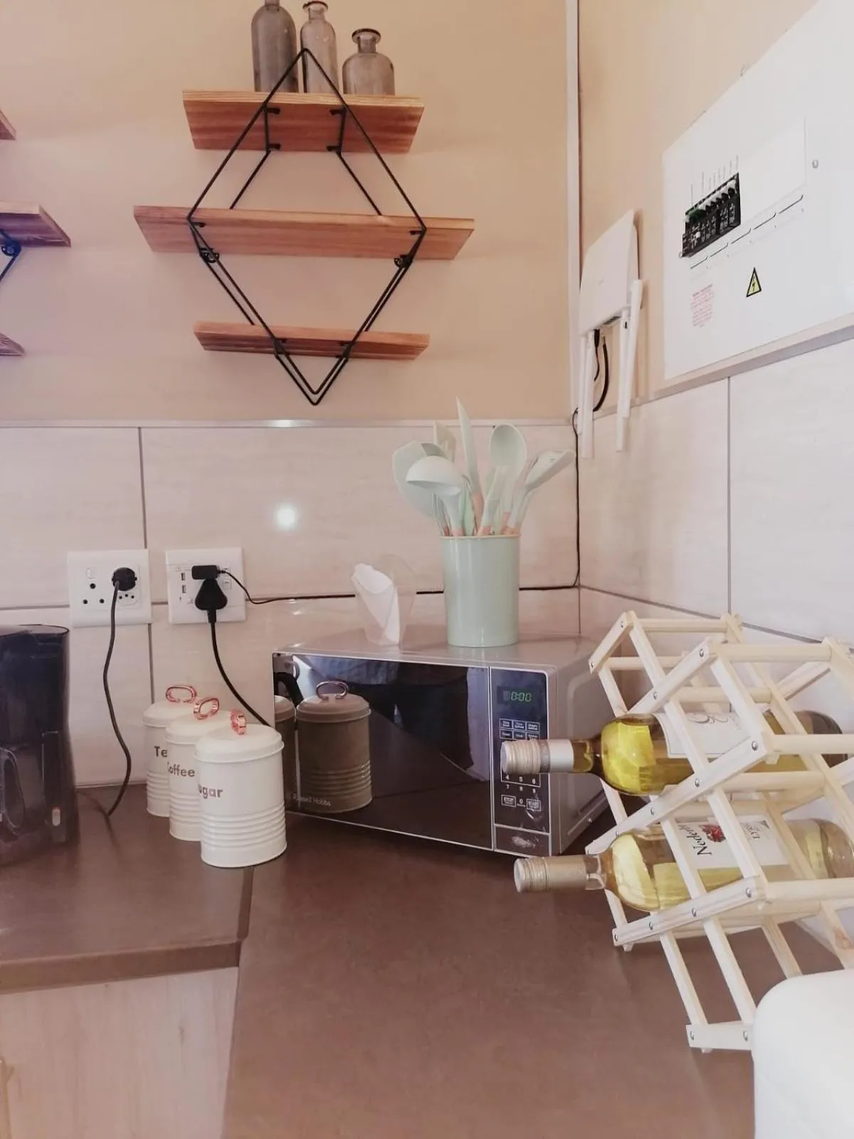 microwave in Apollis Cottage