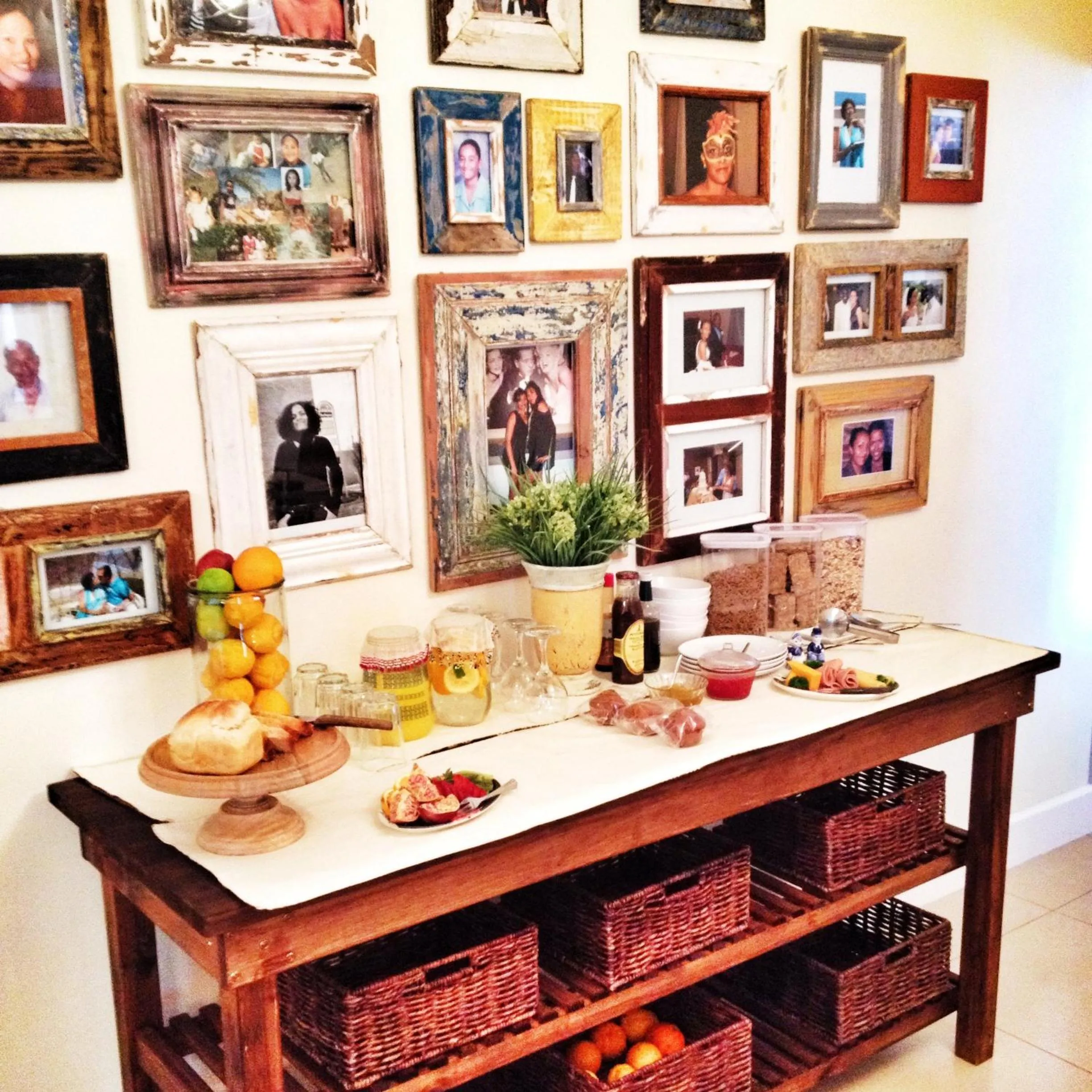 Buffet breakfast in Apollis Cottage