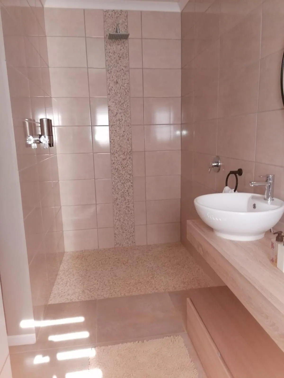 Shower in Apollis Cottage