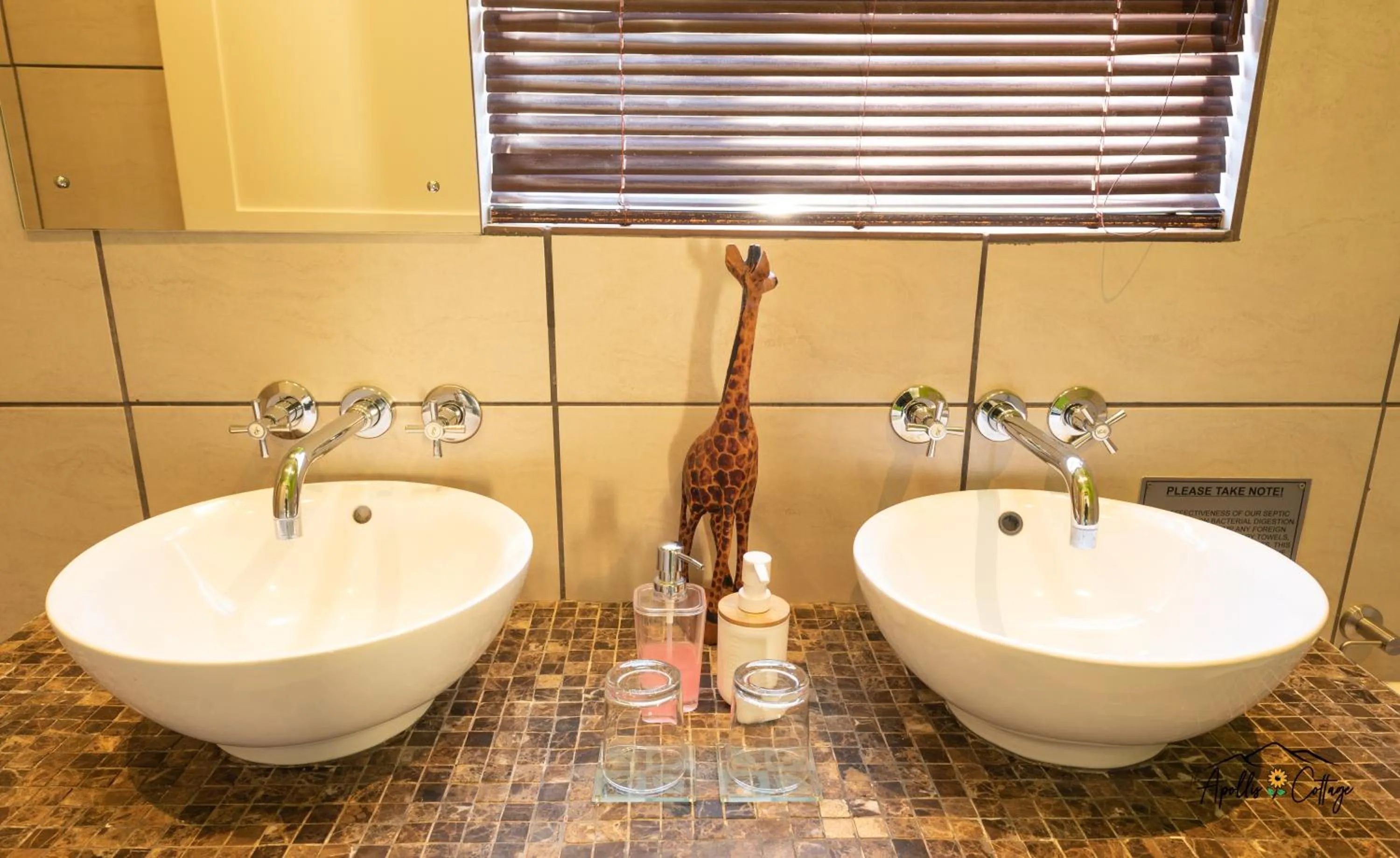 Bathroom in Apollis Cottage