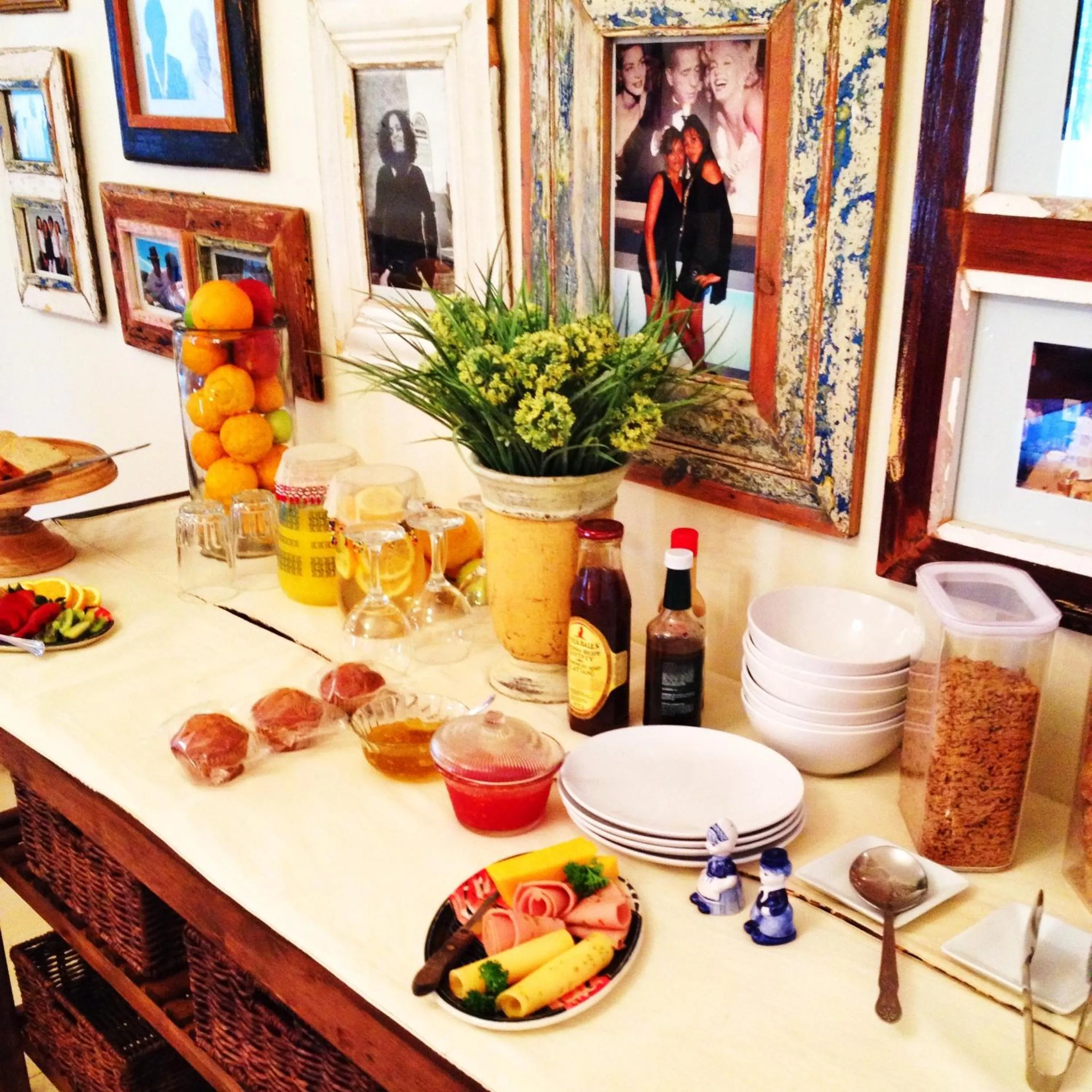 Buffet breakfast in Apollis Cottage