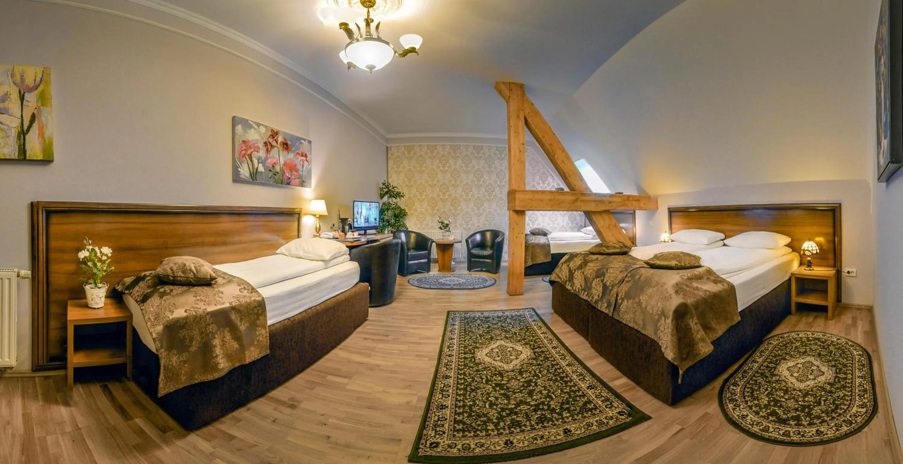 Attic Superior Quadruple Room in Hotel Boutique Bulevard