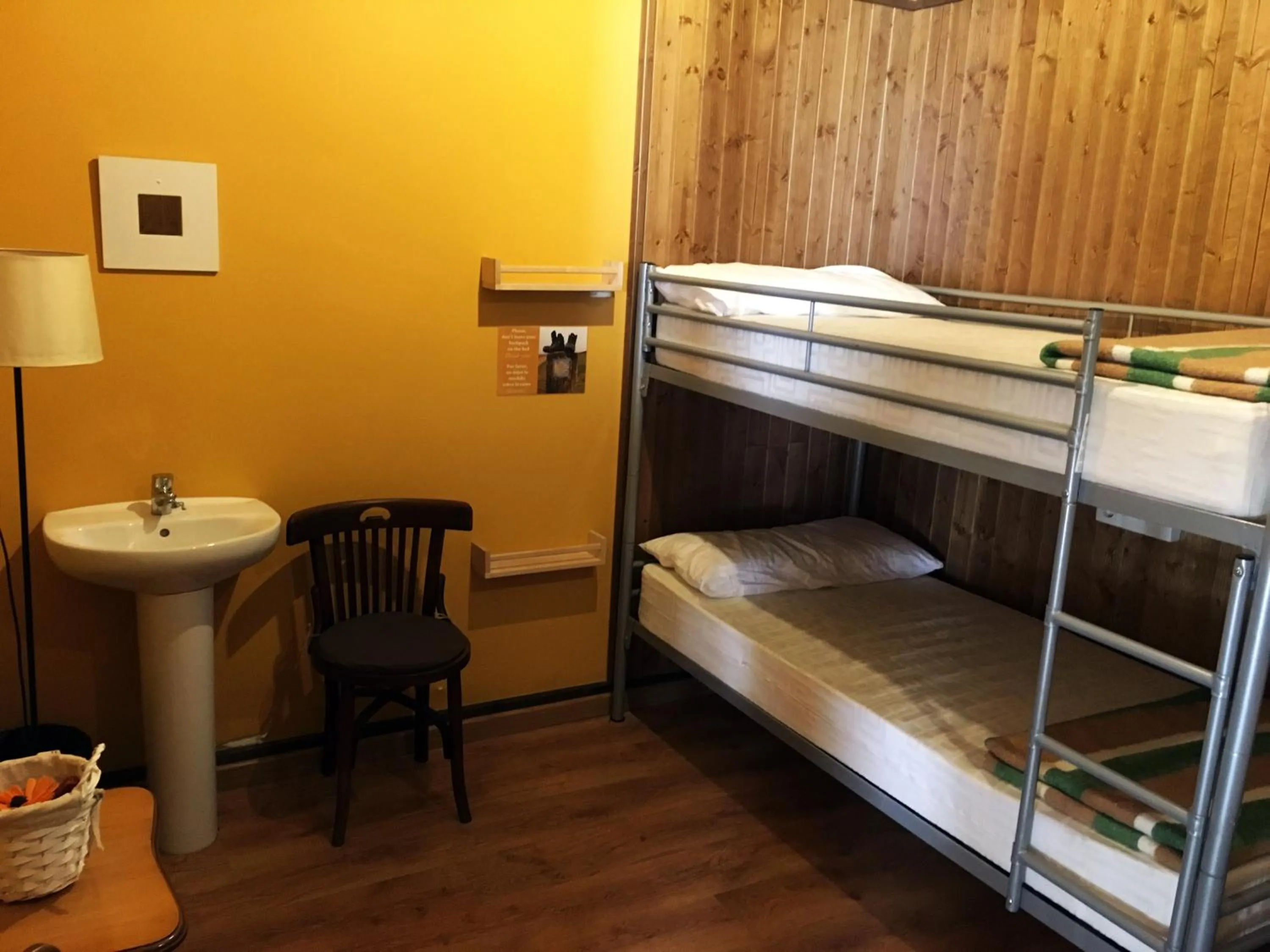bunk bed, Bed in Albergue San Lázaro