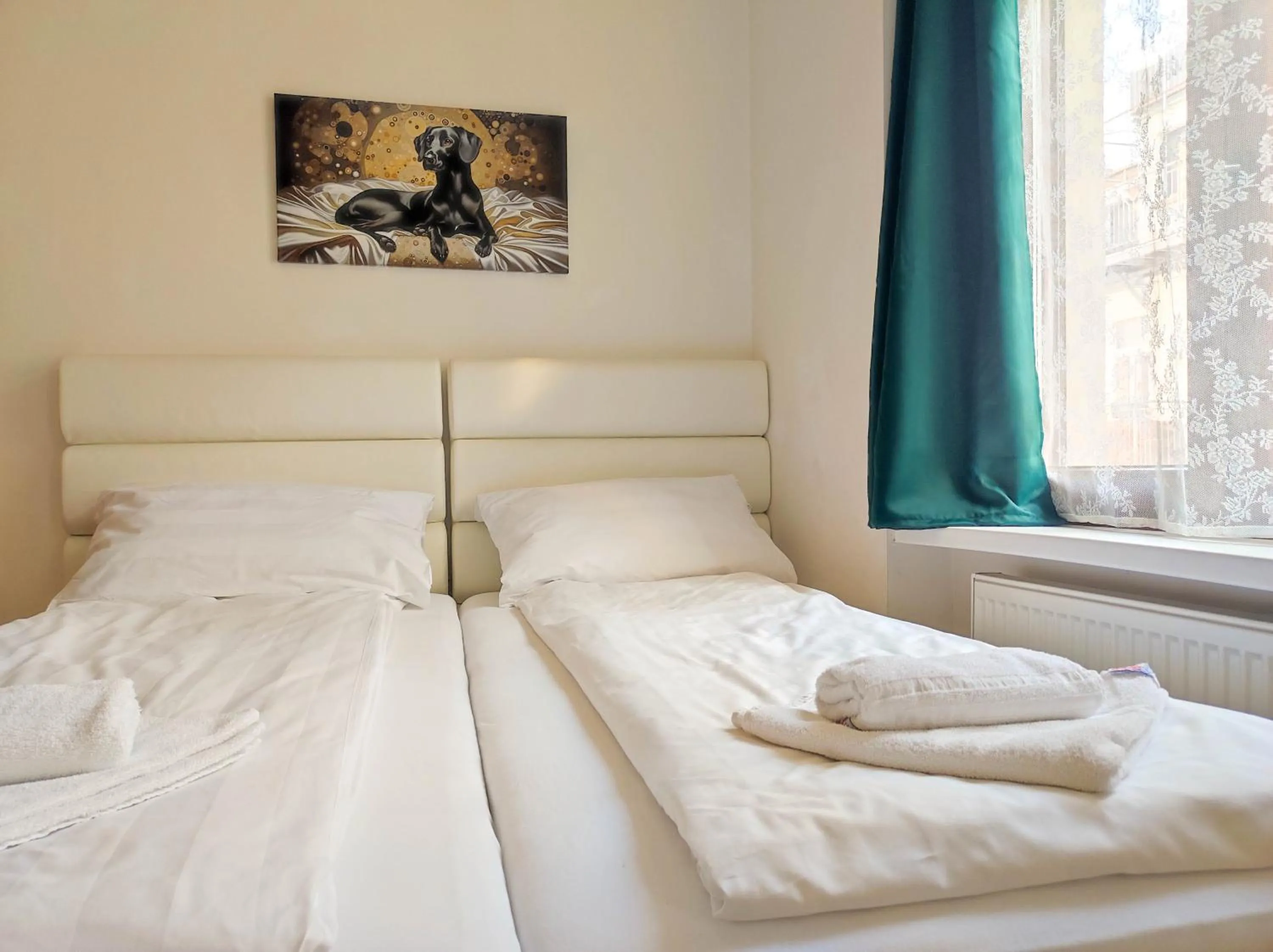 Photo of the whole room, Bed in Old Vienna Apartments