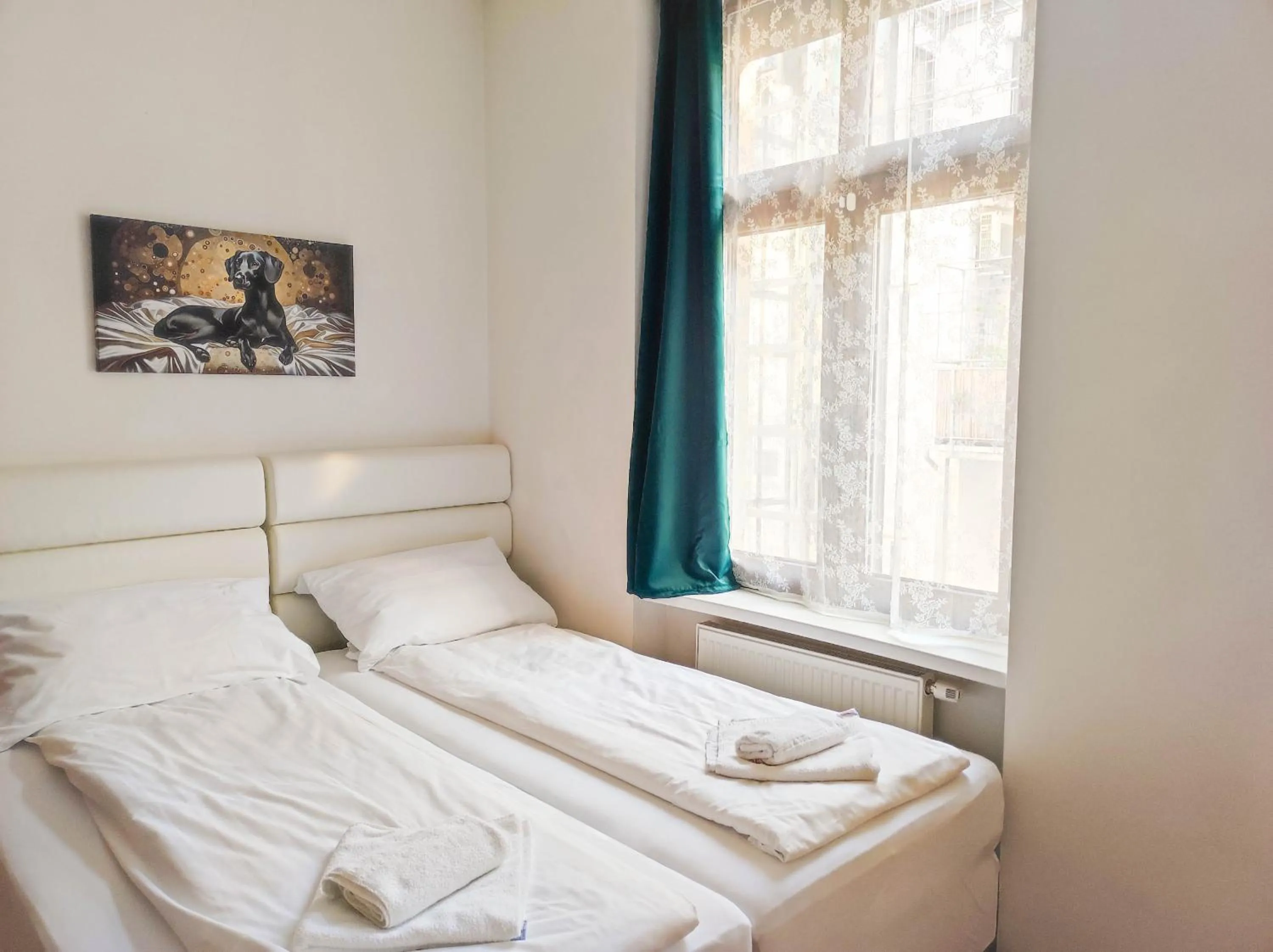 Photo of the whole room, Bed in Old Vienna Apartments