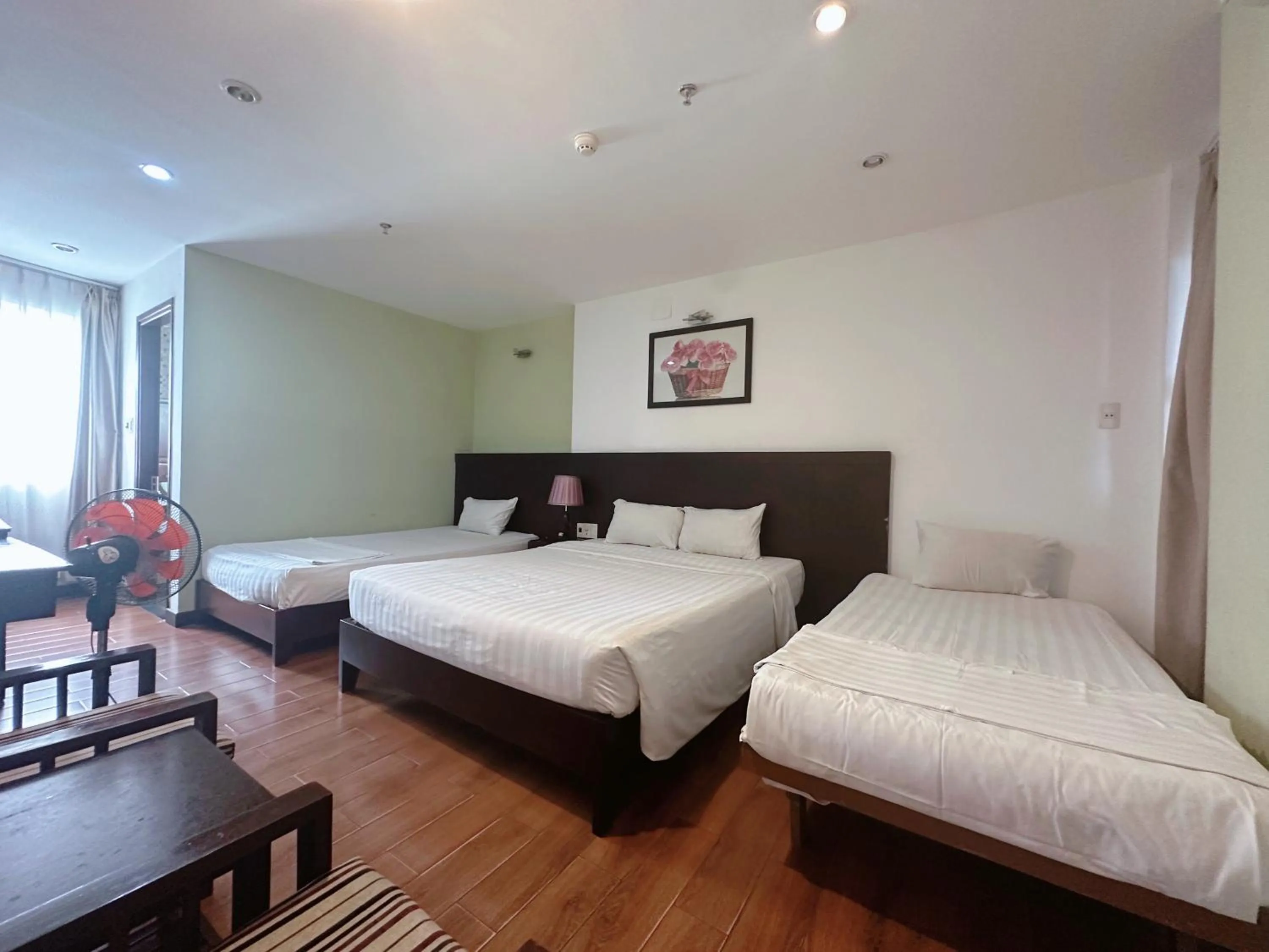 Bedroom, Bed in Dragon Sea Hotel