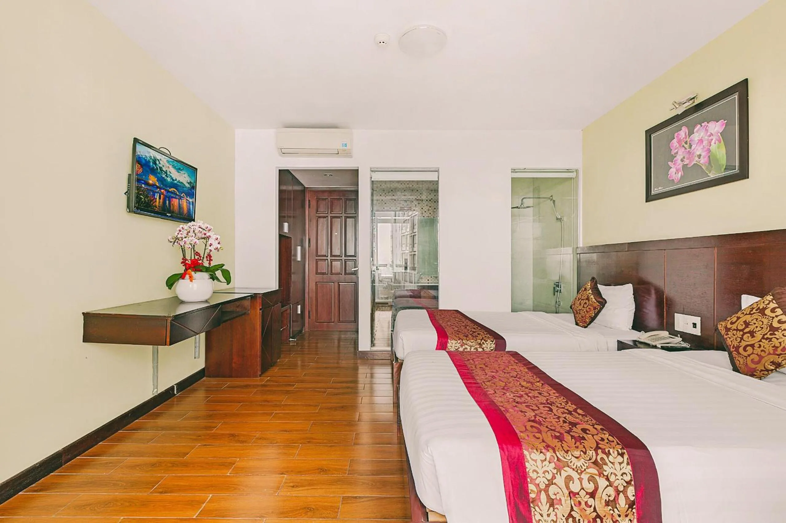 Bed in Dragon Sea Hotel