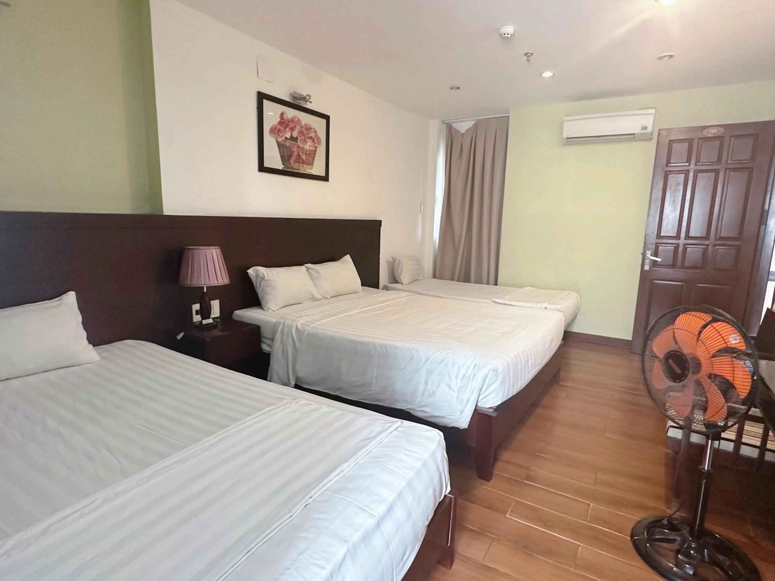 Photo of the whole room, Bed in Dragon Sea Hotel