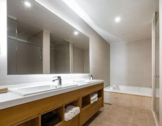 Shower in Yangsan Time Square Hotel