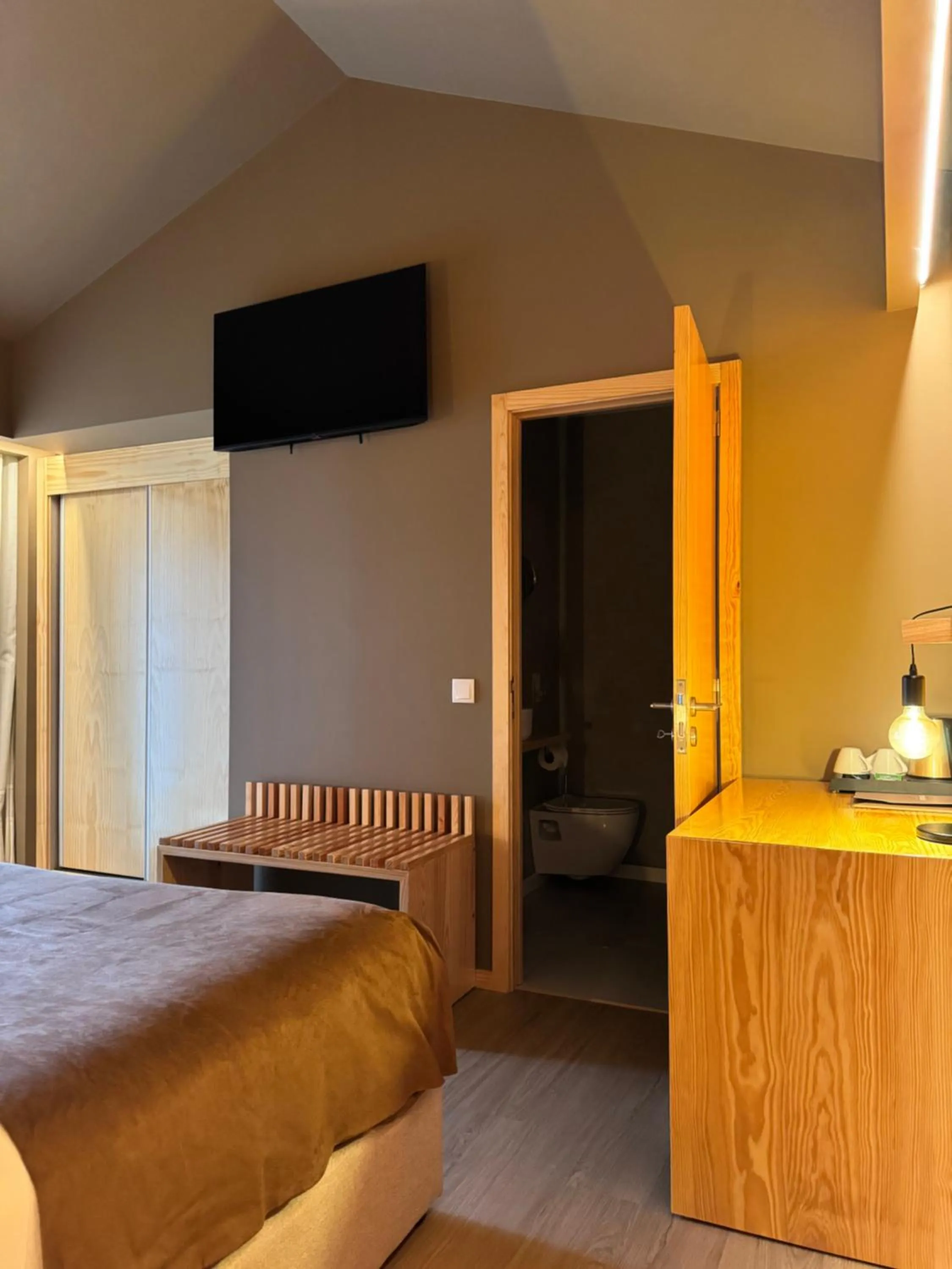 TV and multimedia, Bed in Quinta do Pedregal Hotel & Spa