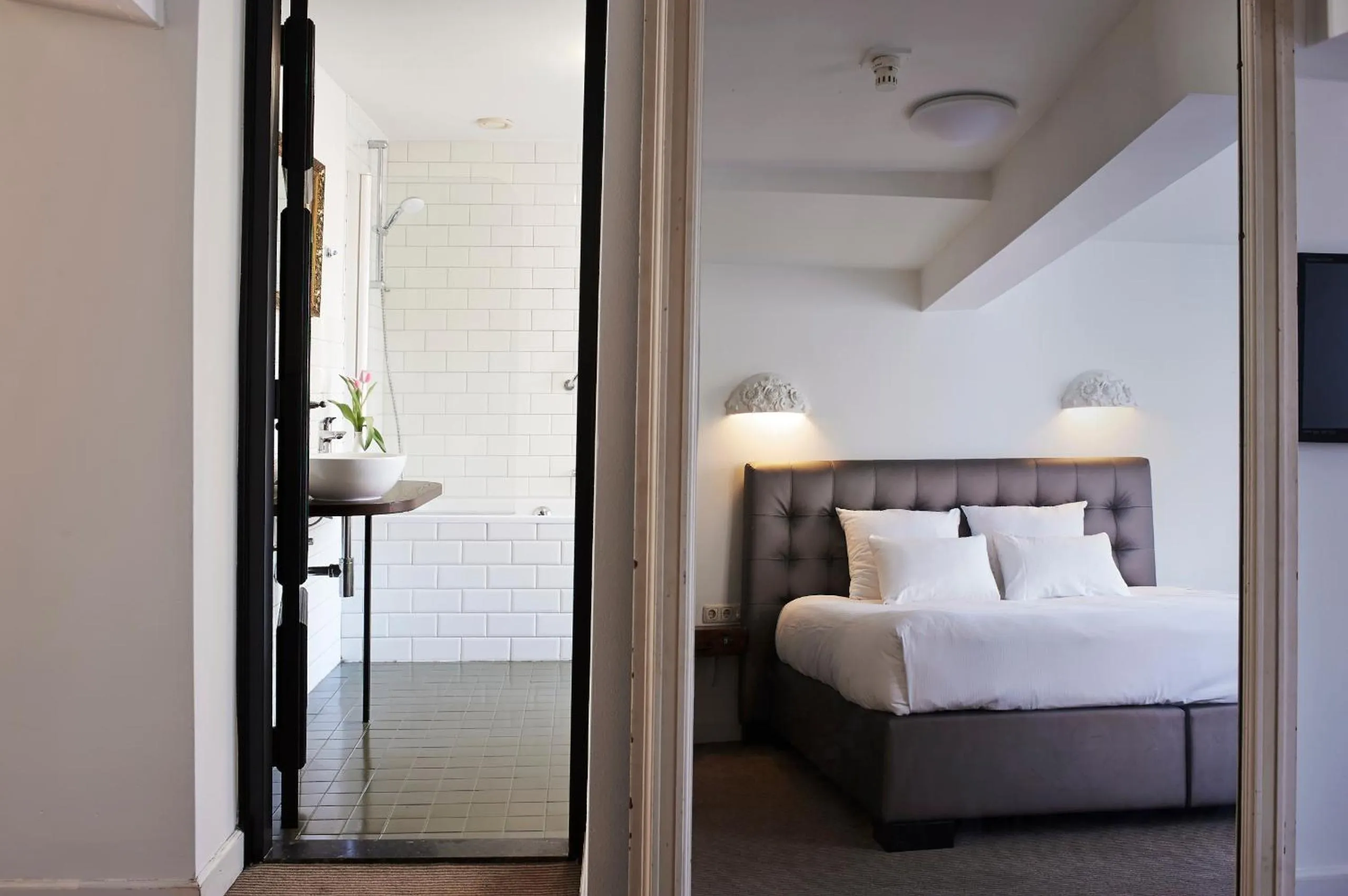 Bed in Hotel Les Charmes