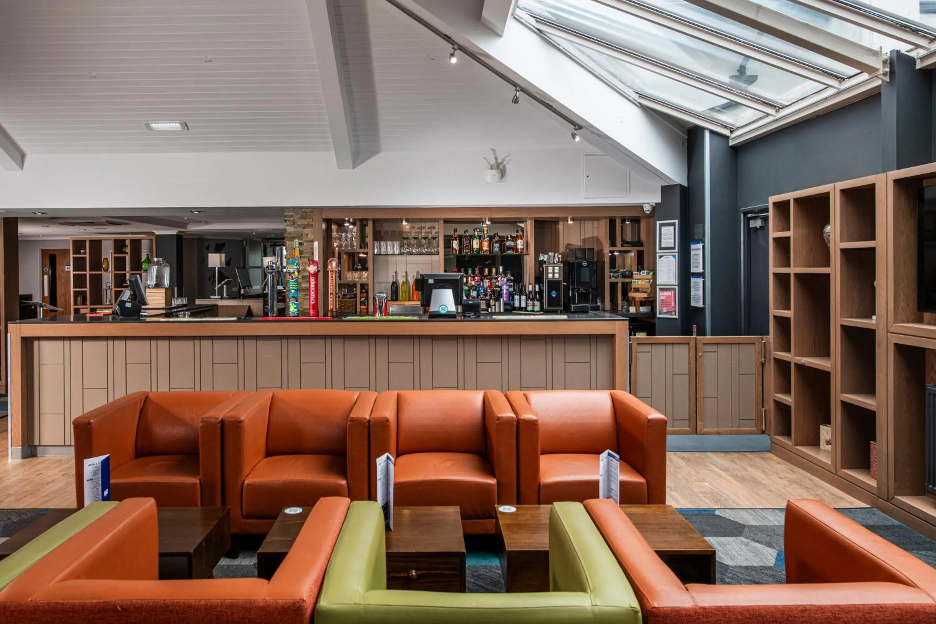 Lounge or bar in Holiday Inn Express Edinburgh Airport by IHG