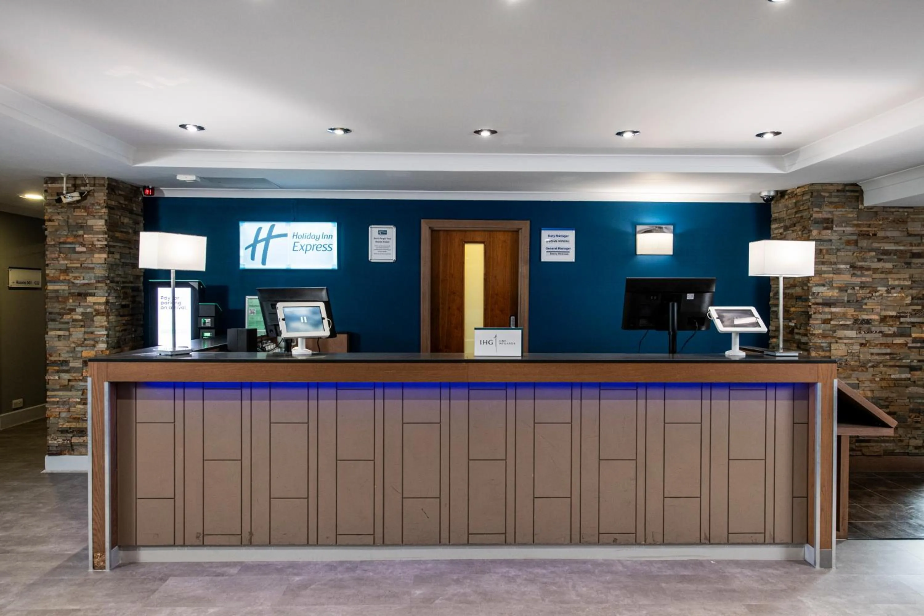 Lobby or reception in Holiday Inn Express Edinburgh Airport by IHG