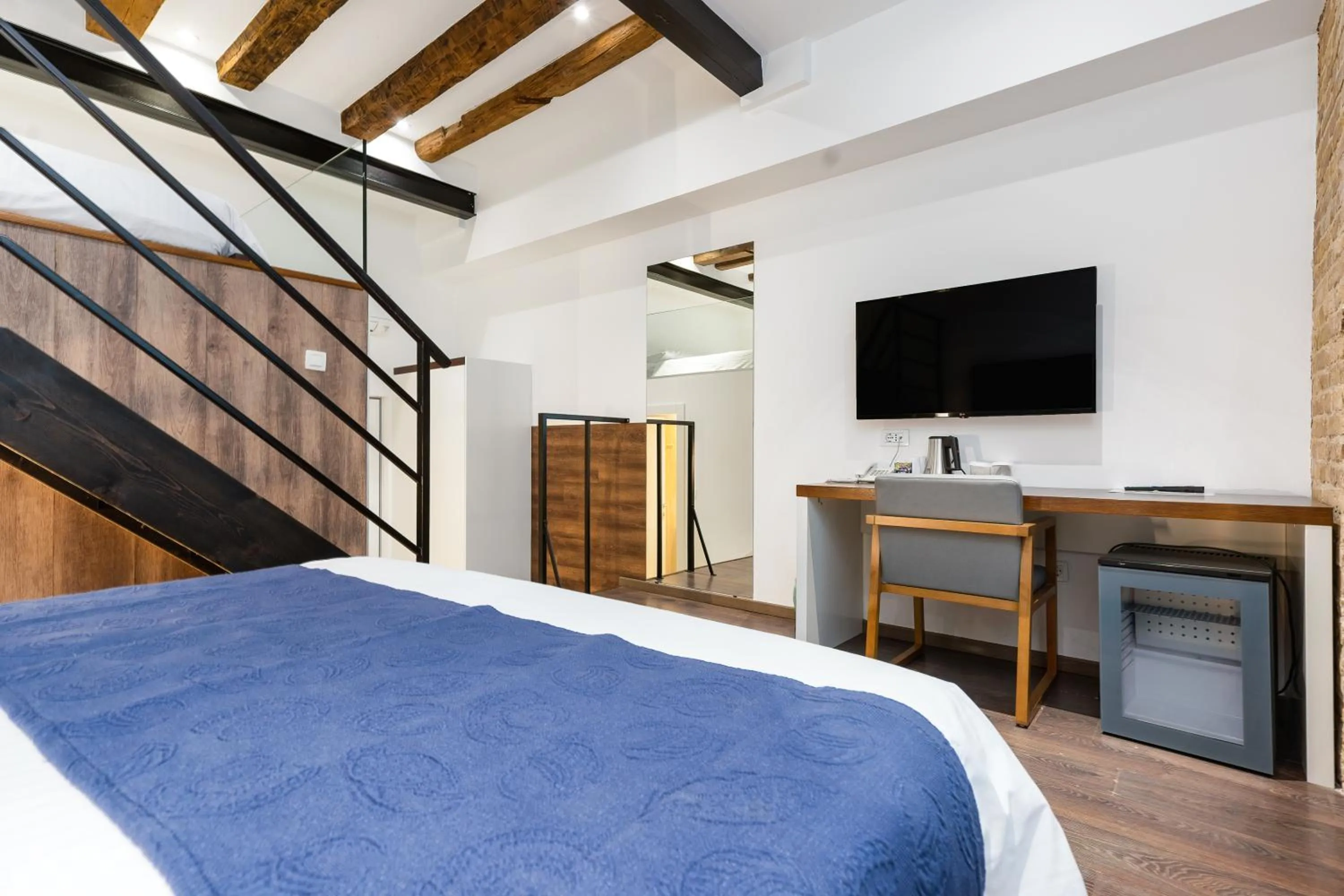 Bed in Azur Palace Luxury Rooms