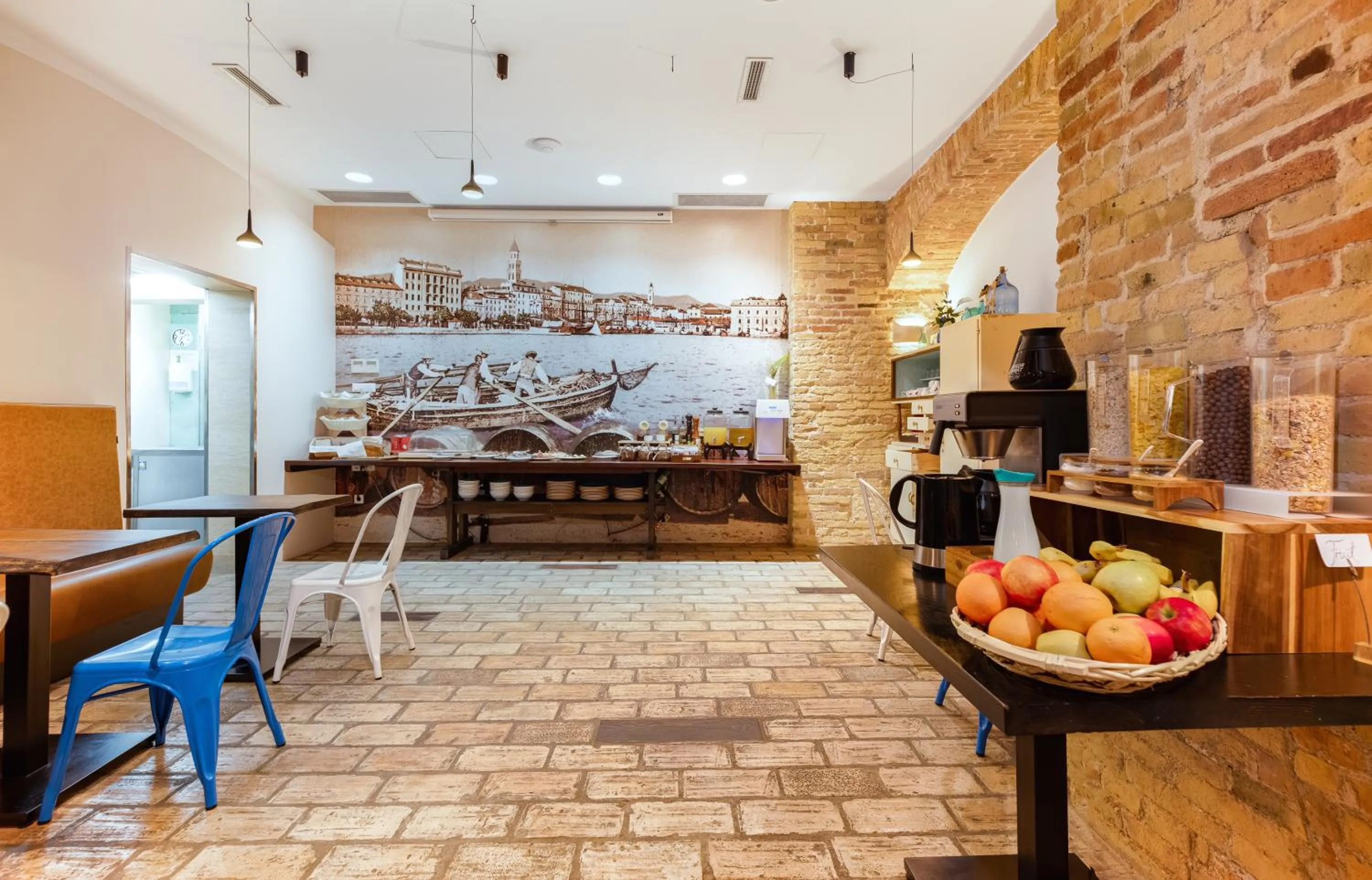 Food and drinks in Azur Palace Luxury Rooms