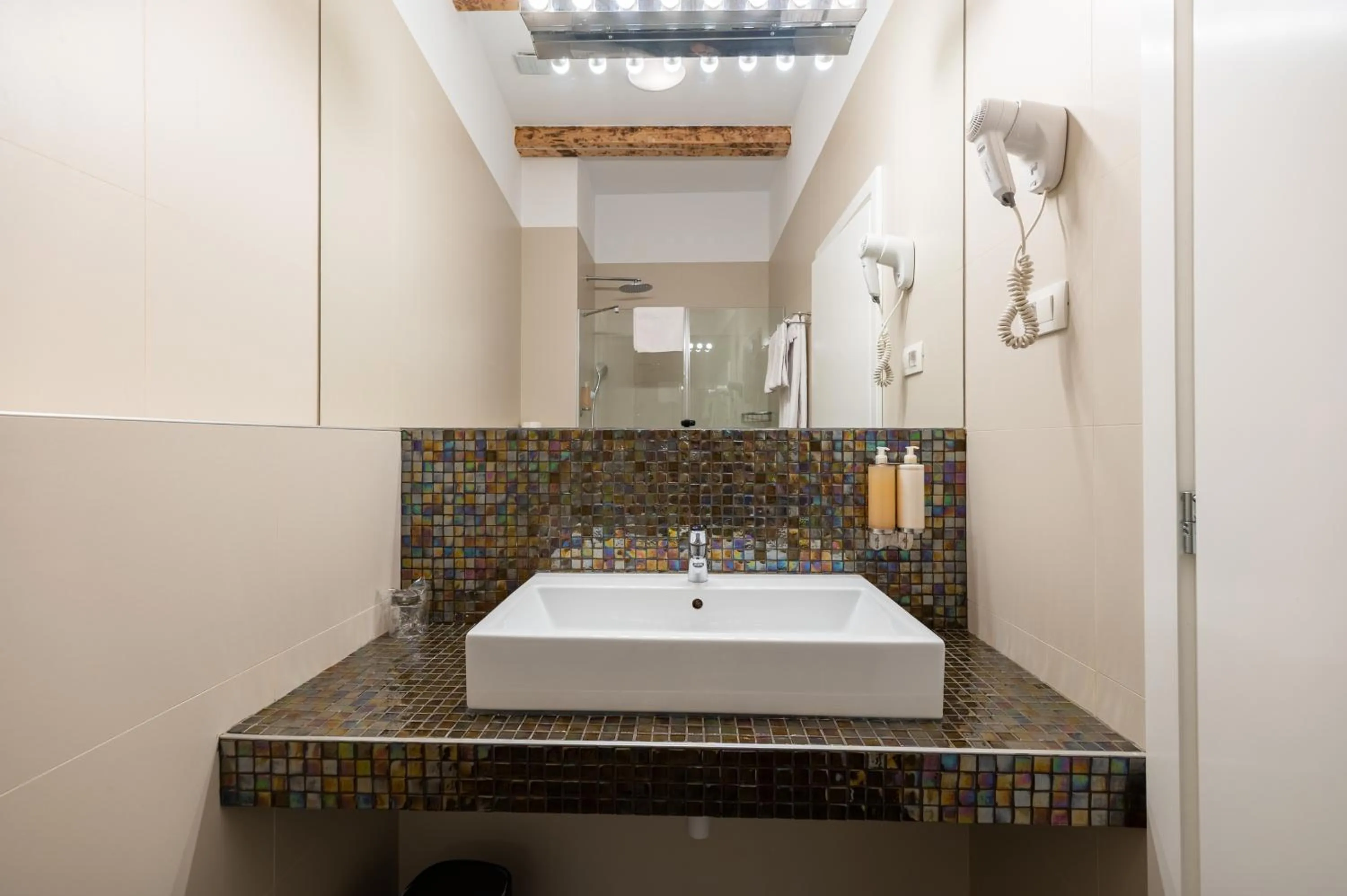 Bathroom in Azur Palace Luxury Rooms