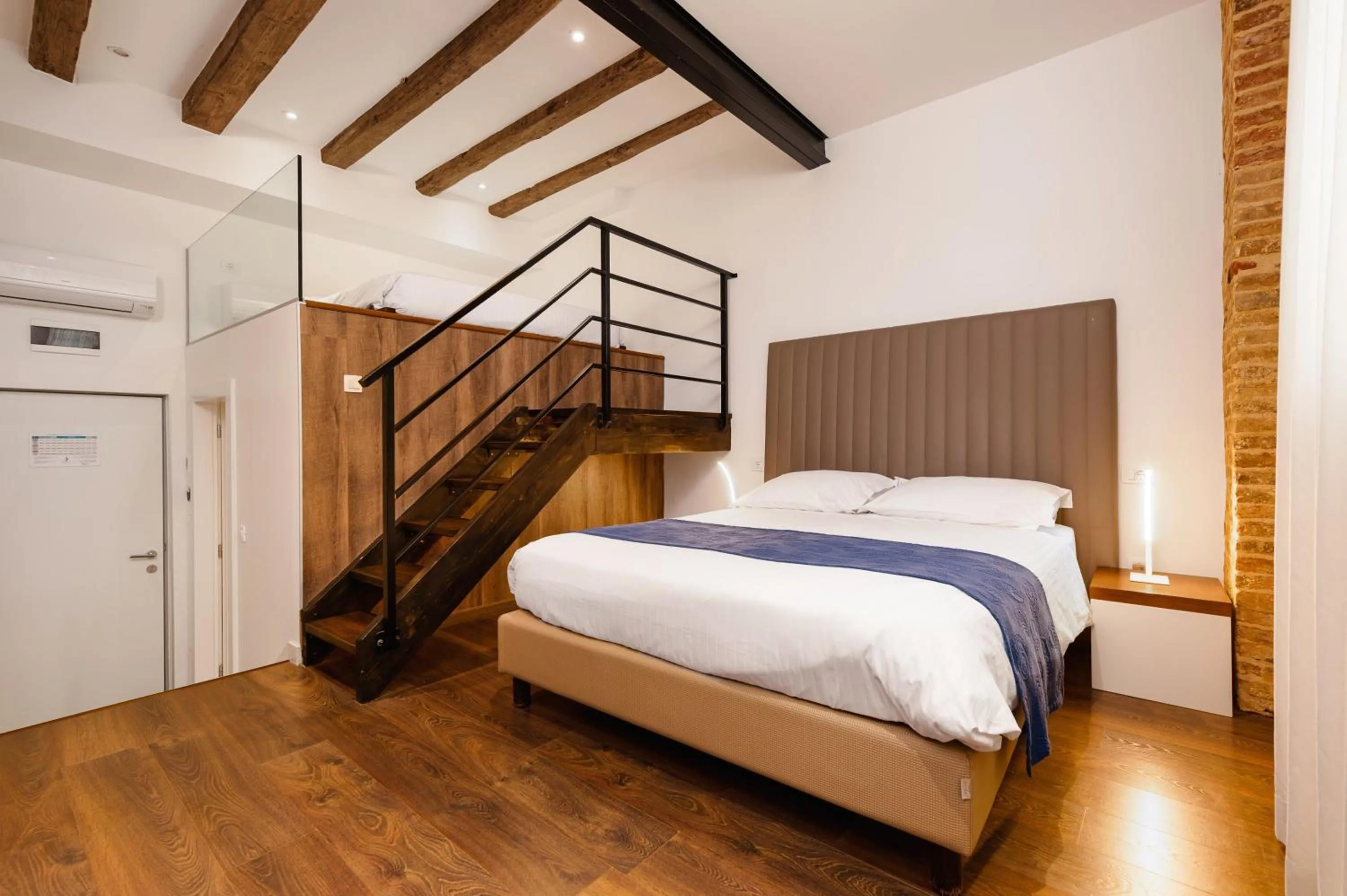 Bed in Azur Palace Luxury Rooms