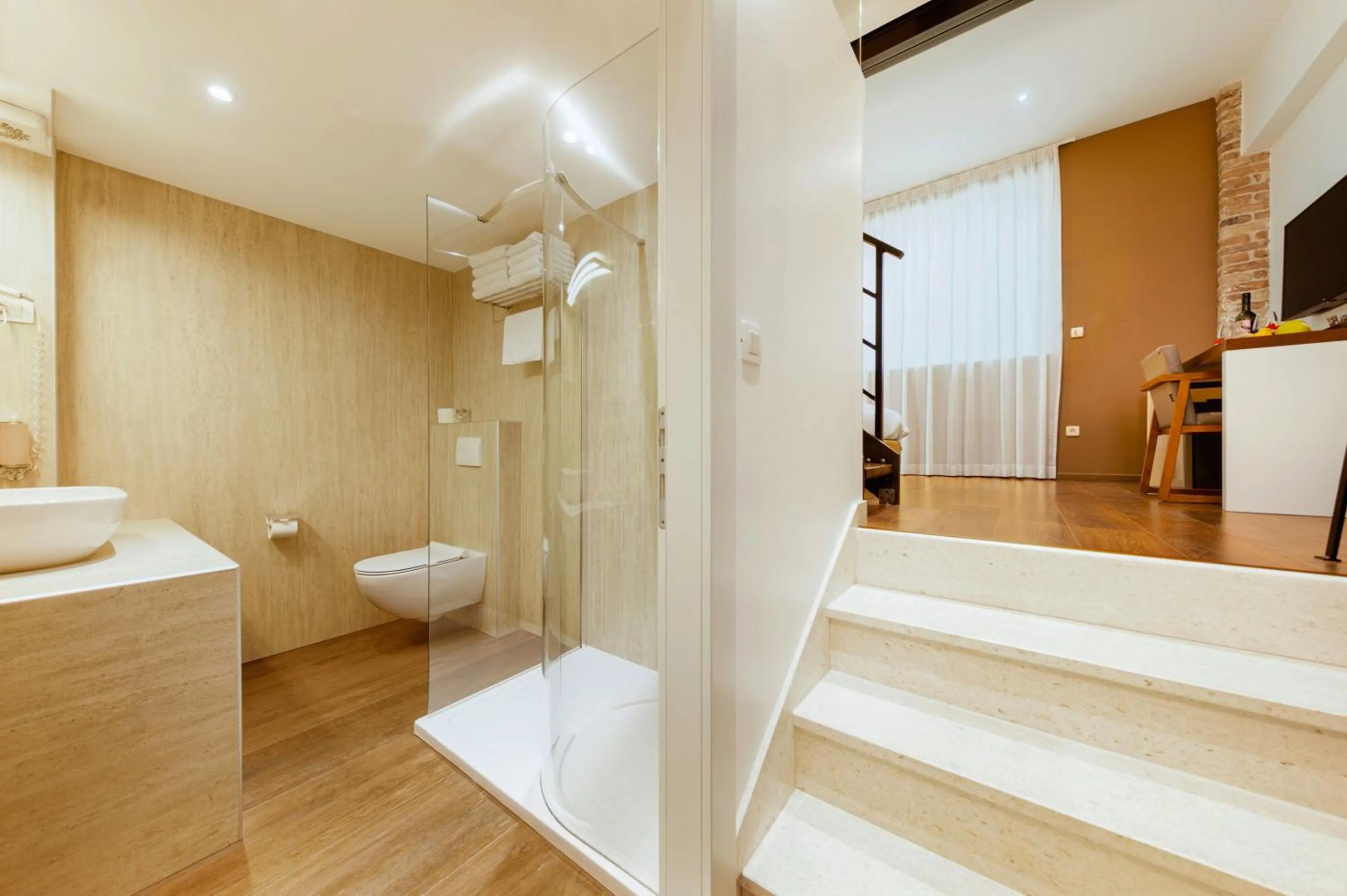 Shower in Azur Palace Luxury Rooms