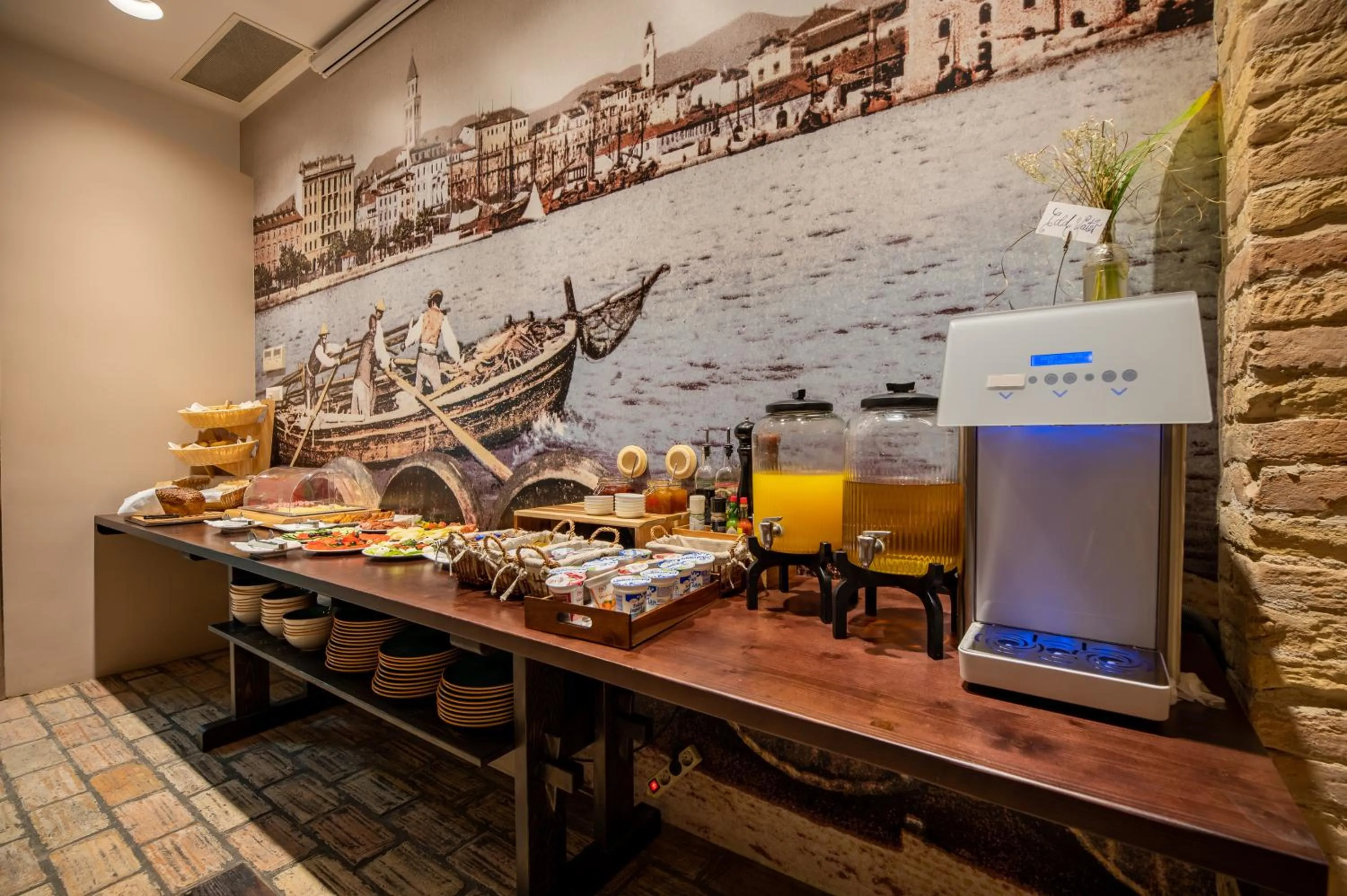Food and drinks in Azur Palace Luxury Rooms