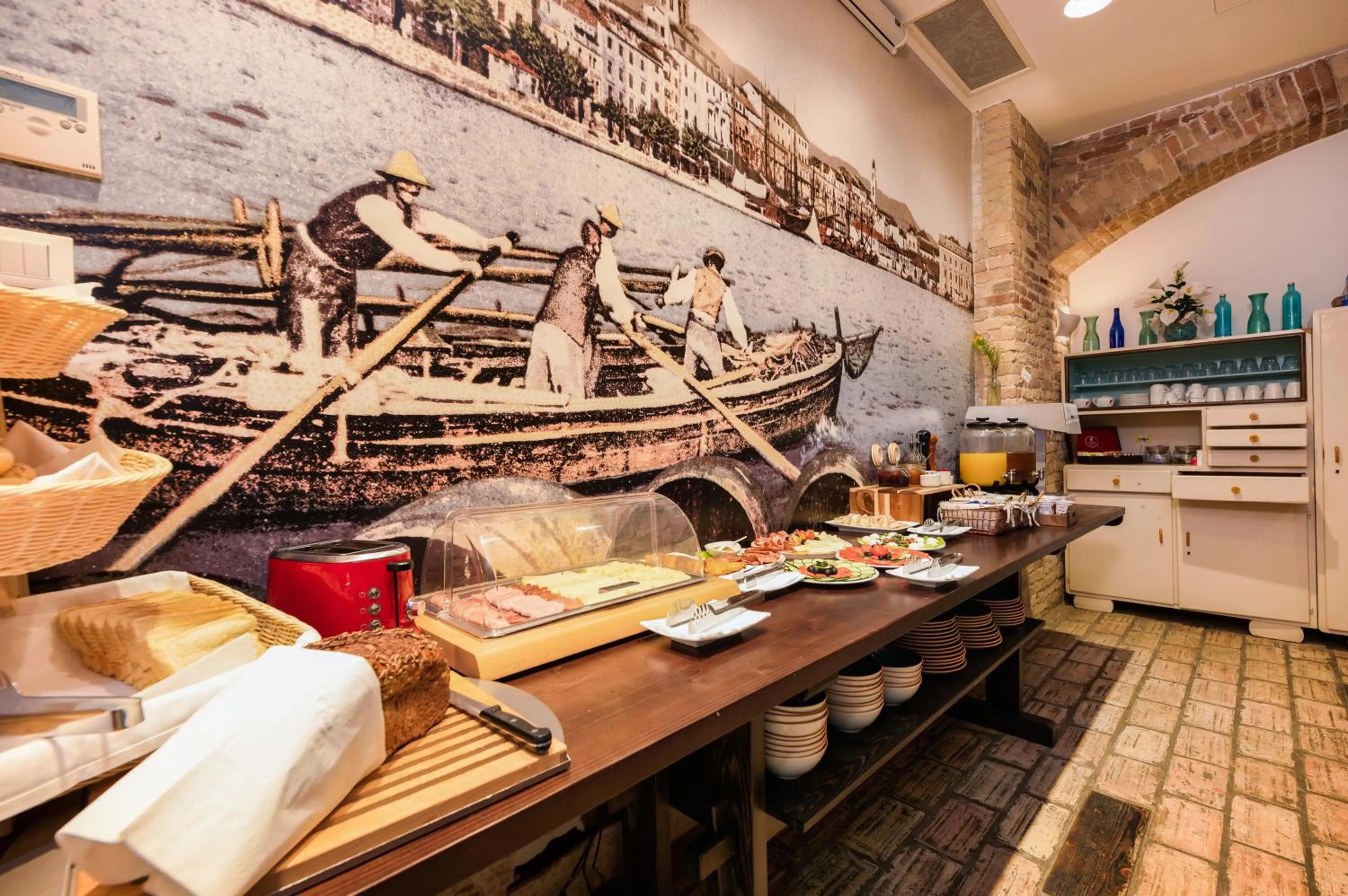 Food and drinks in Azur Palace Luxury Rooms