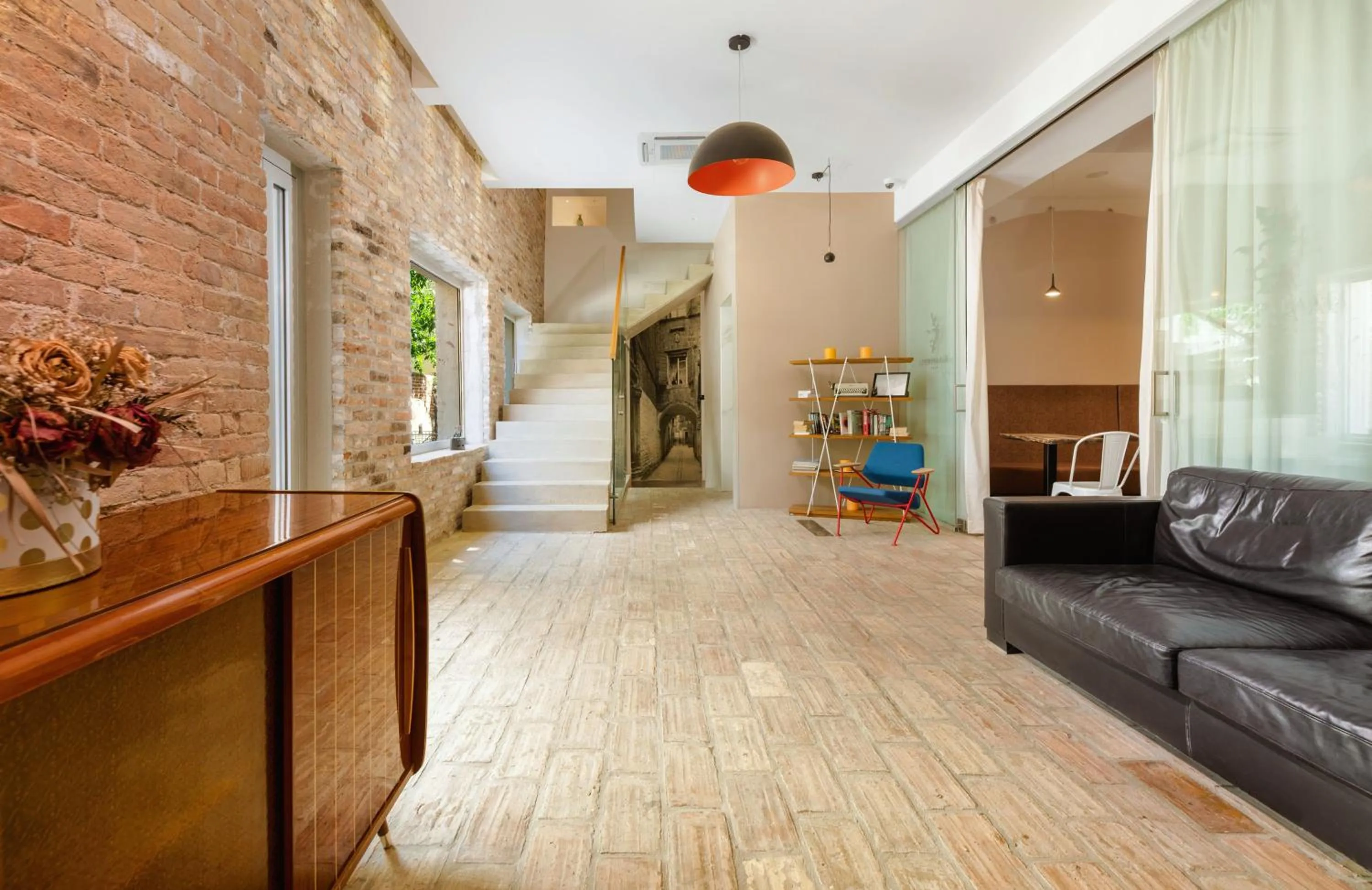 Seating area in Azur Palace Luxury Rooms