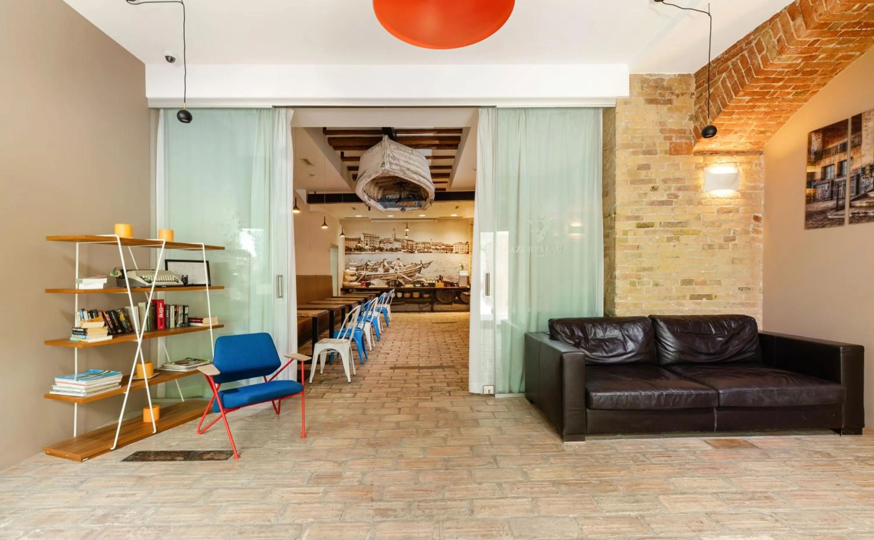 Seating area in Azur Palace Luxury Rooms