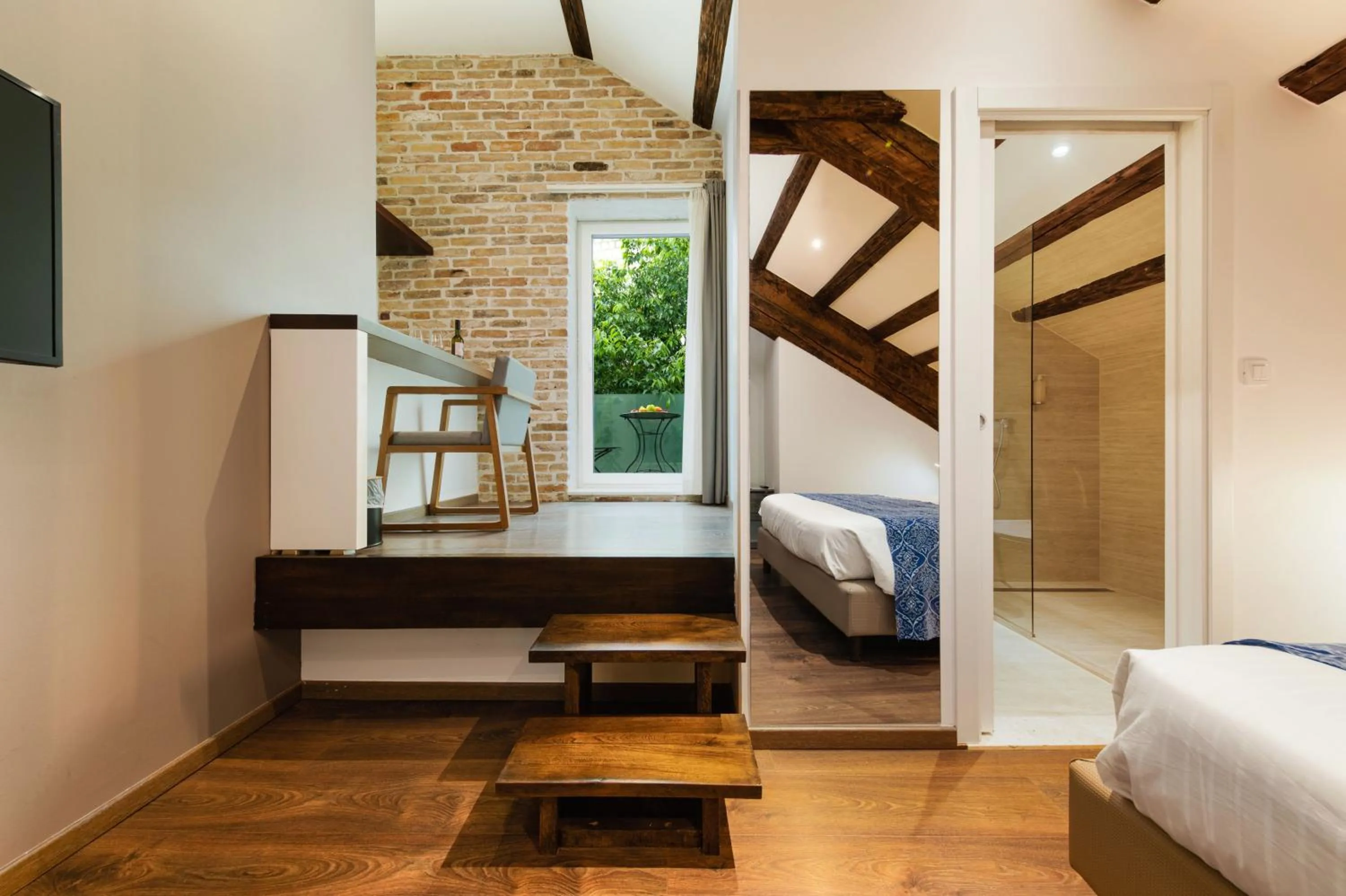 Bed in Azur Palace Luxury Rooms