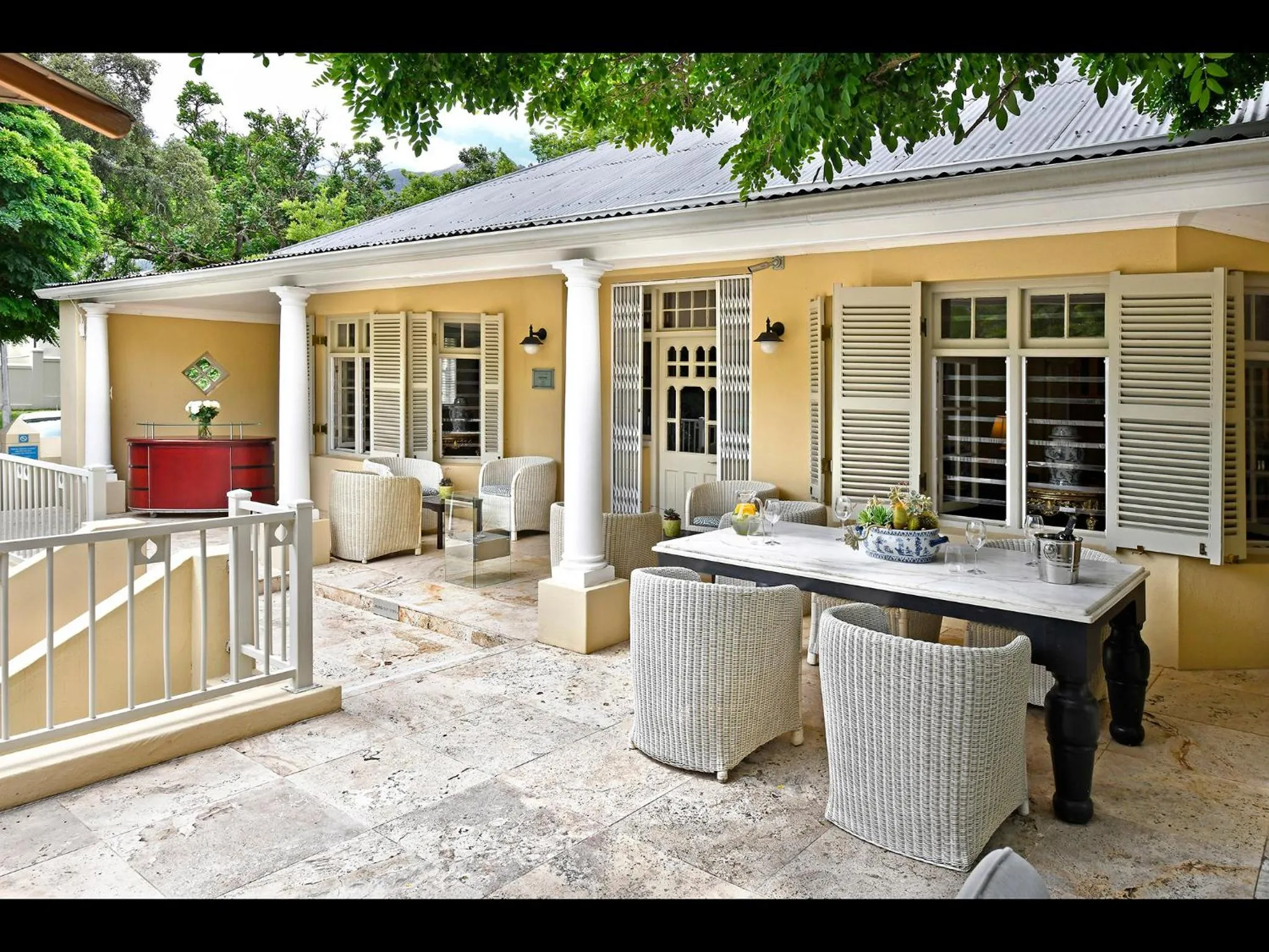 Patio in Auberge Daniella