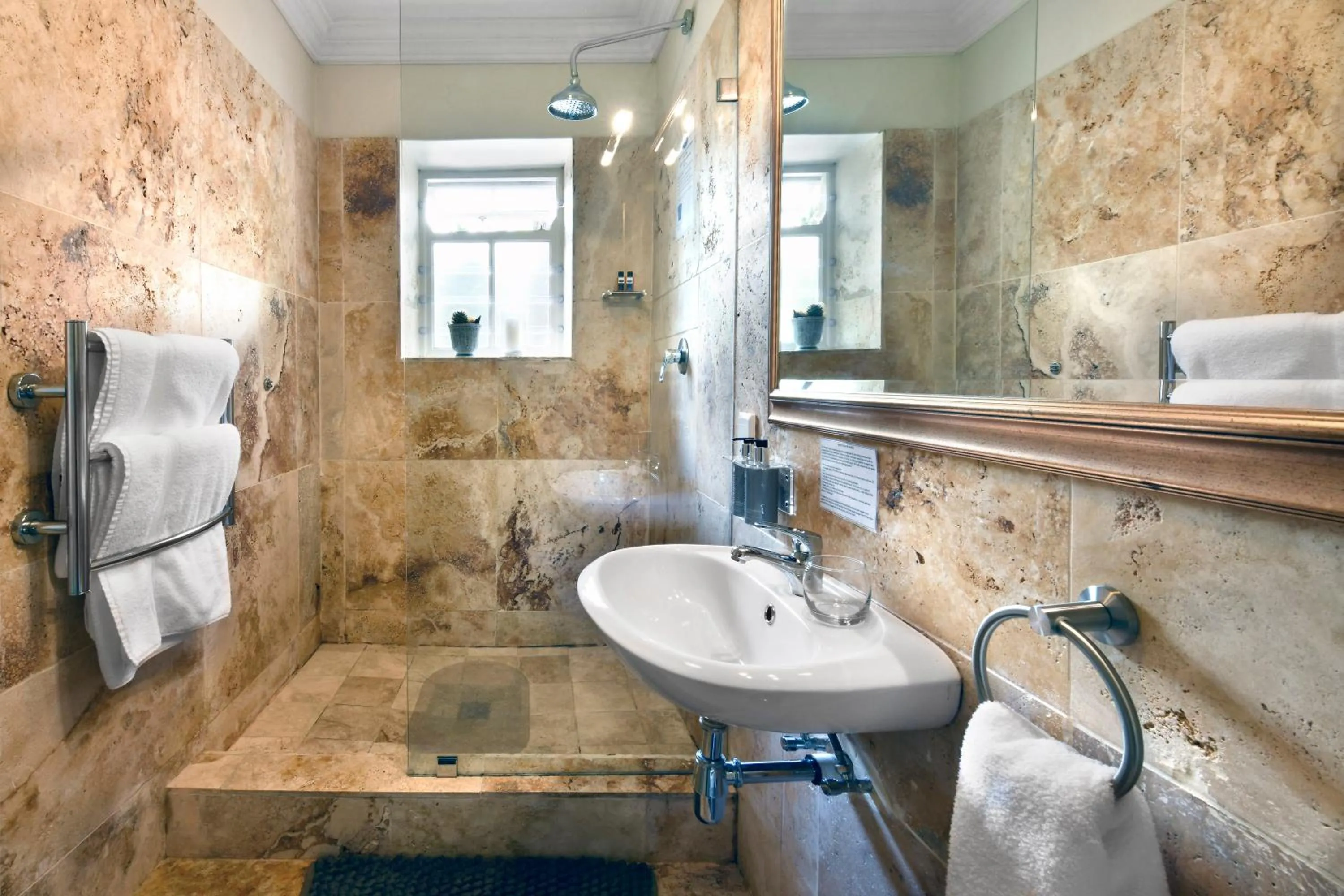 Bathroom in Auberge Daniella