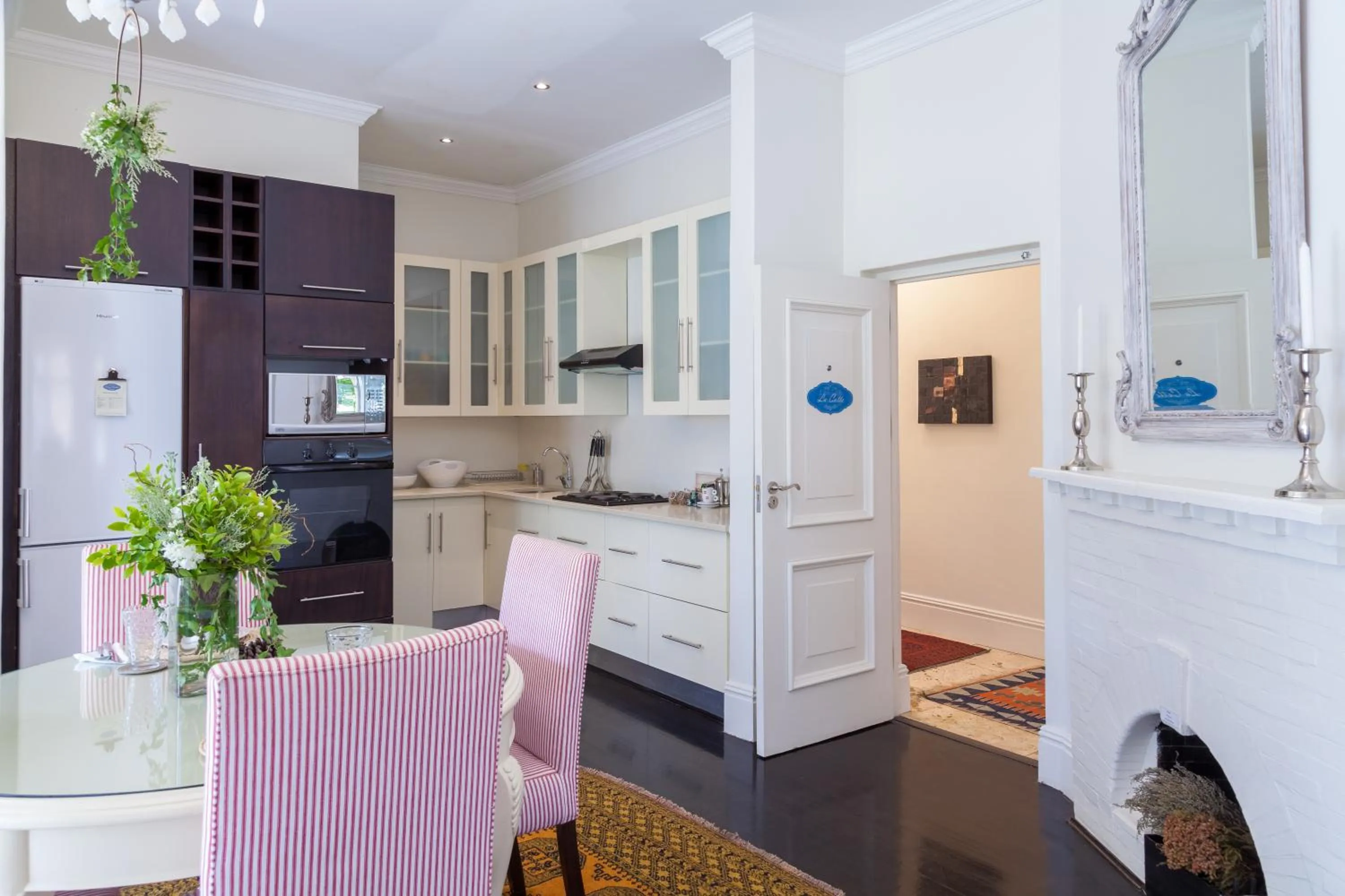 Kitchen or kitchenette in Auberge Daniella