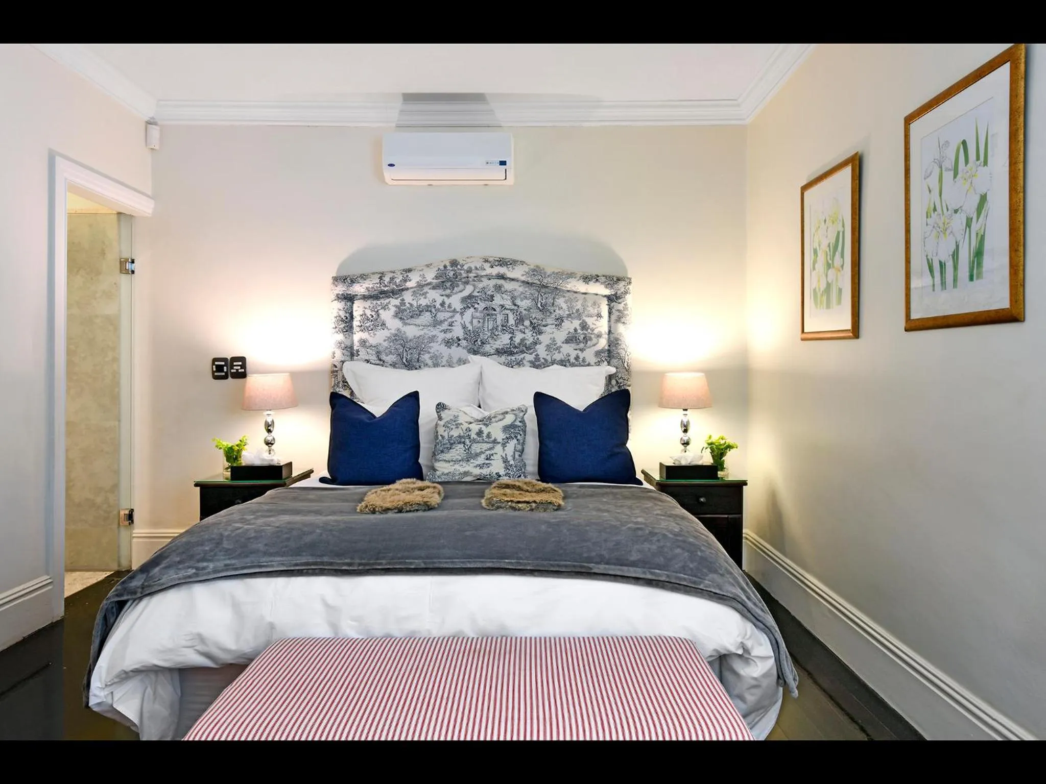 Photo of the whole room, Bed in Auberge Daniella