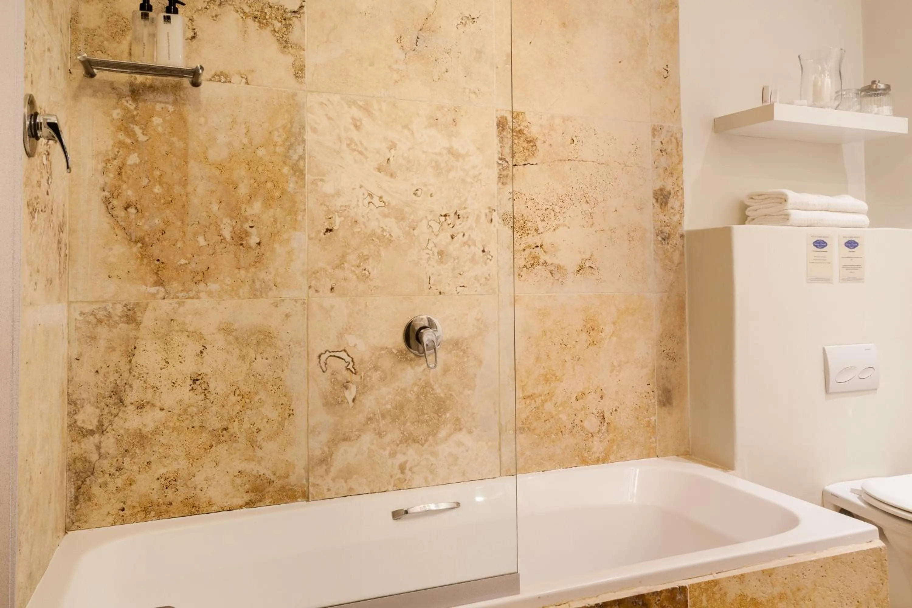 Bathroom in Auberge Daniella