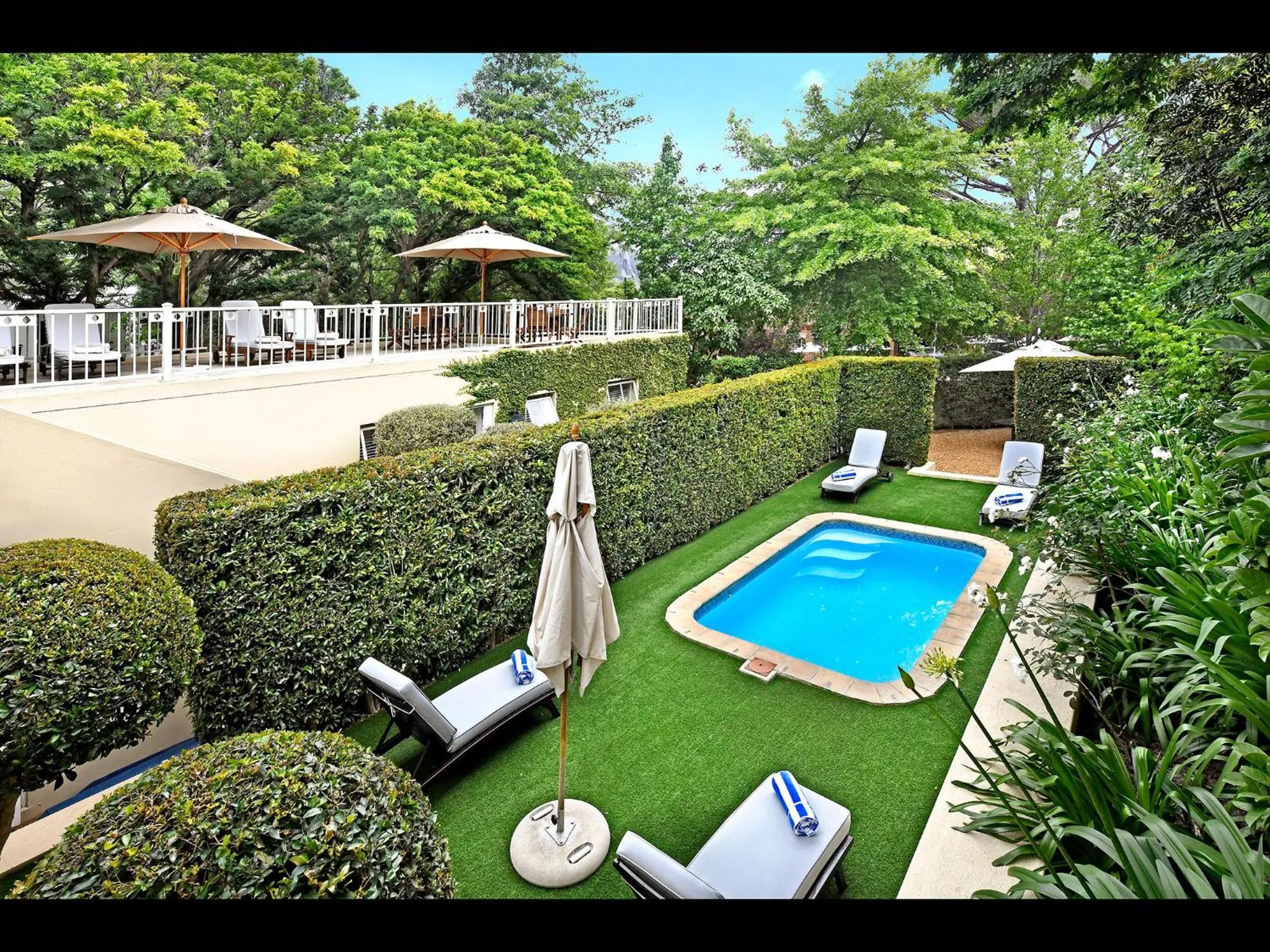 Swimming pool in Auberge Daniella