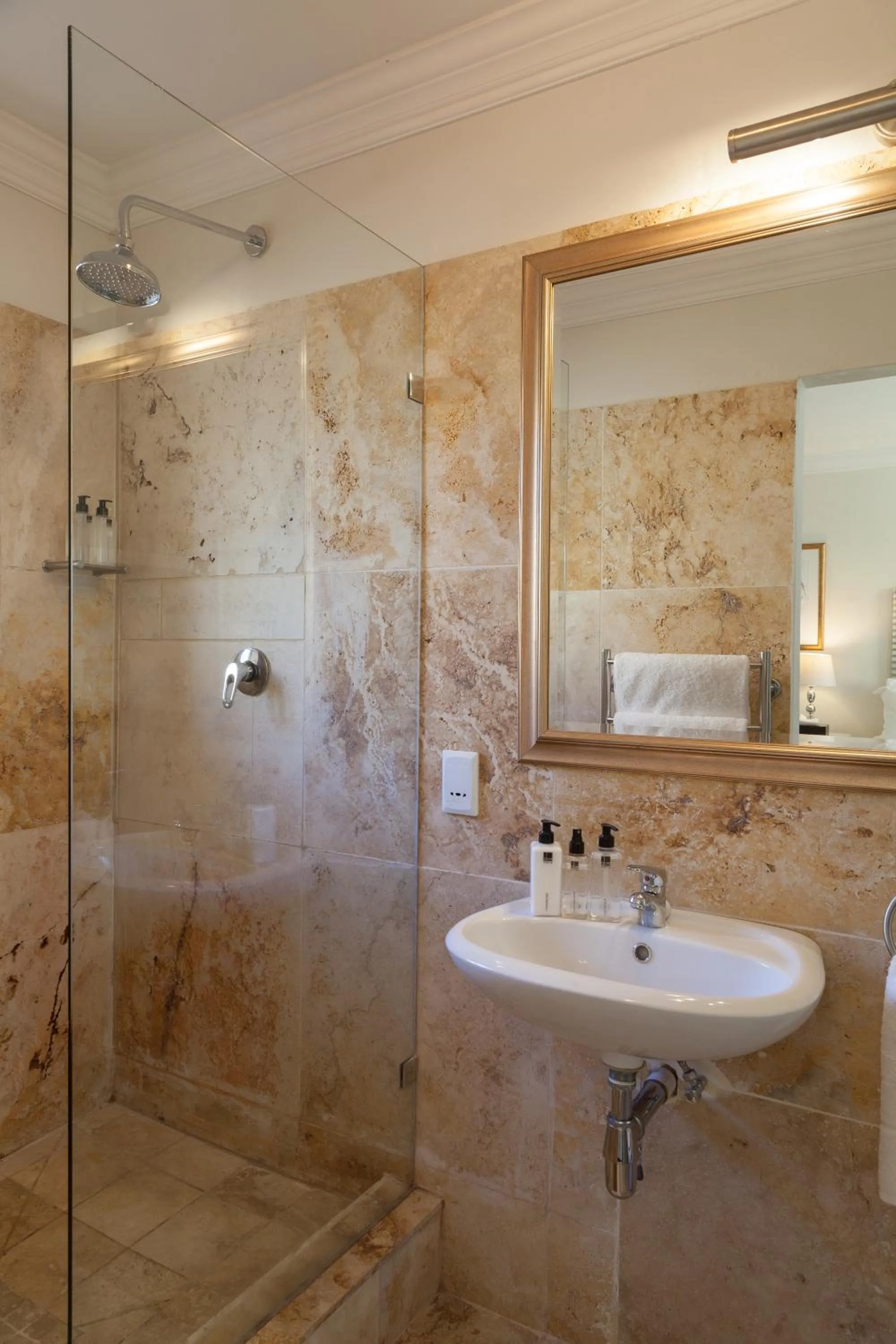 Bathroom in Auberge Daniella