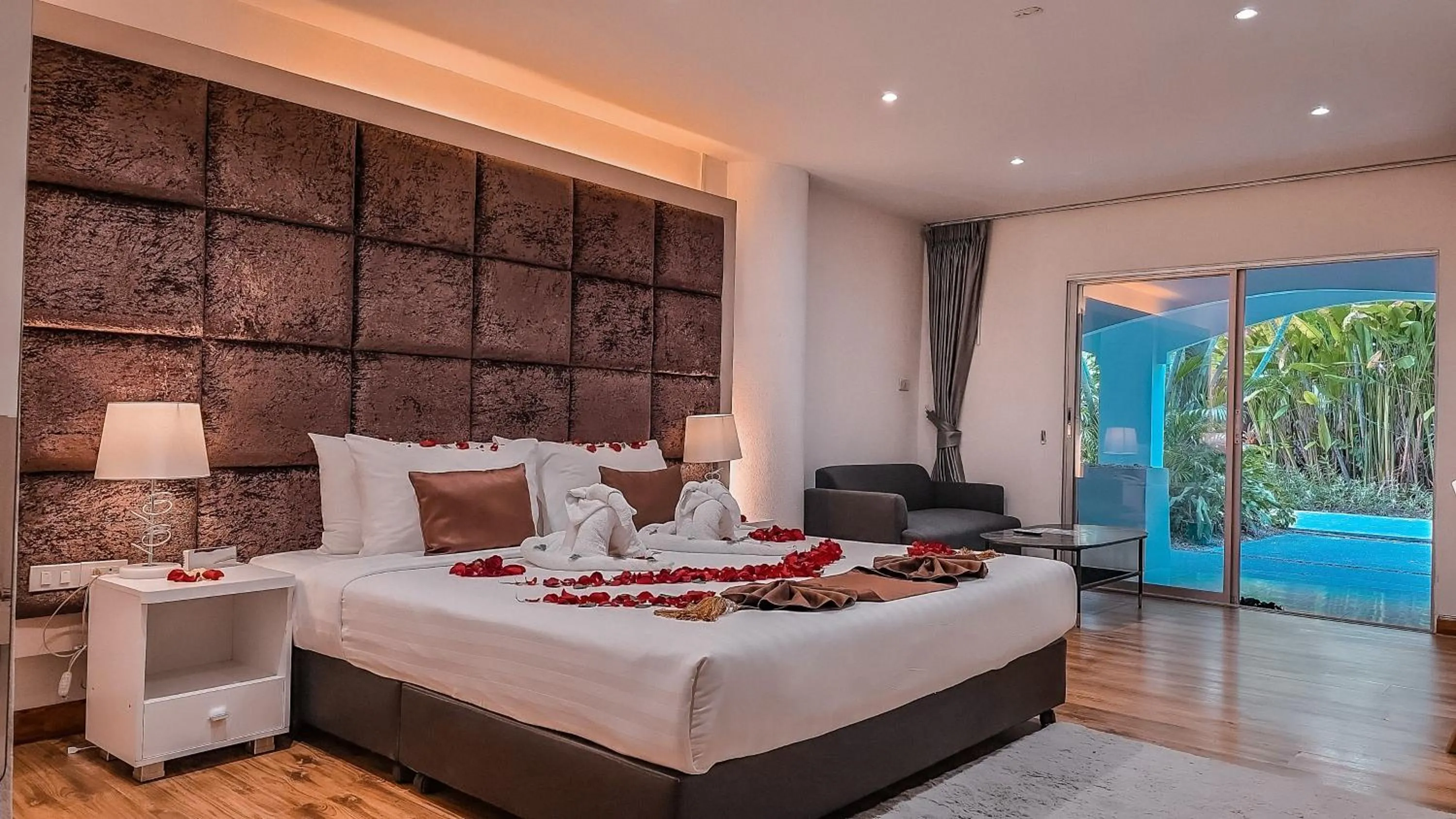 Bed in Pooh Beach Resort & Spa