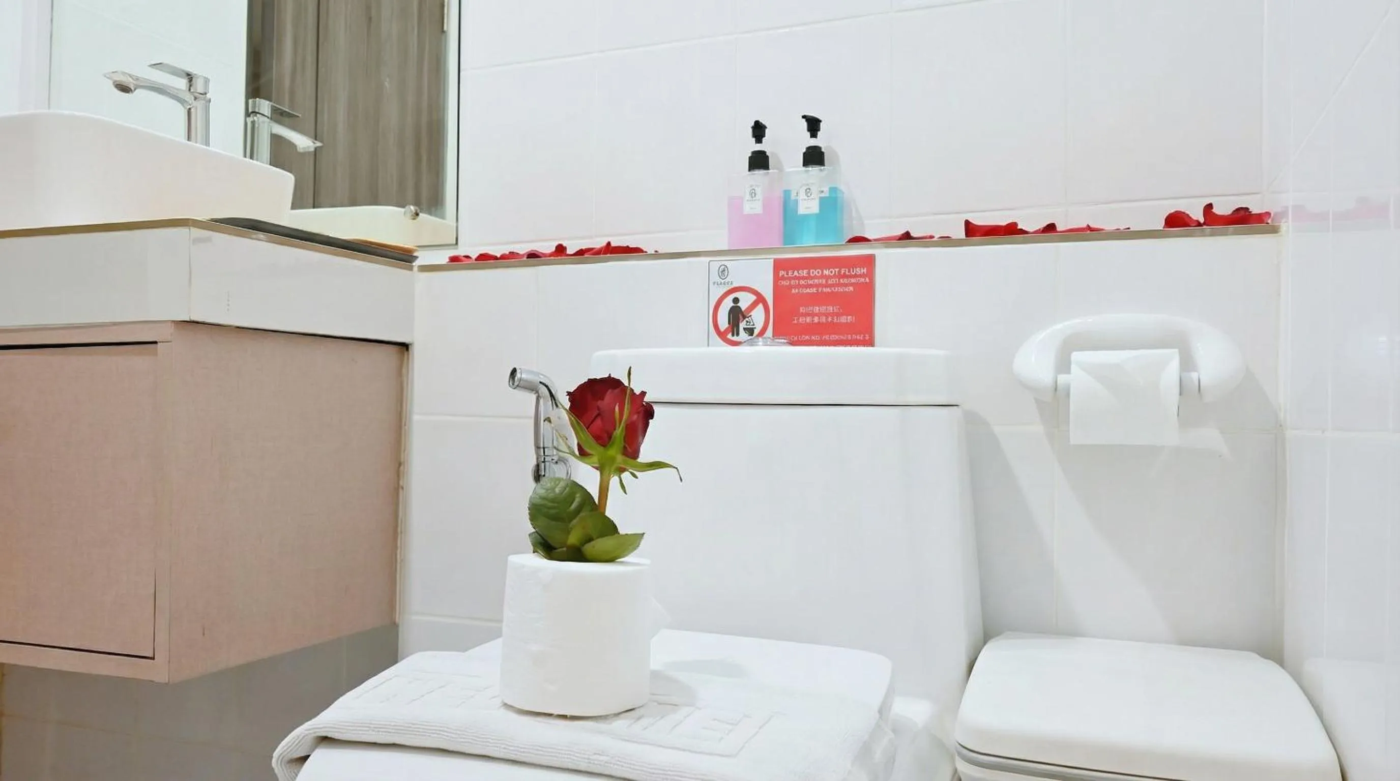 Toilet in Pooh Beach Resort & Spa