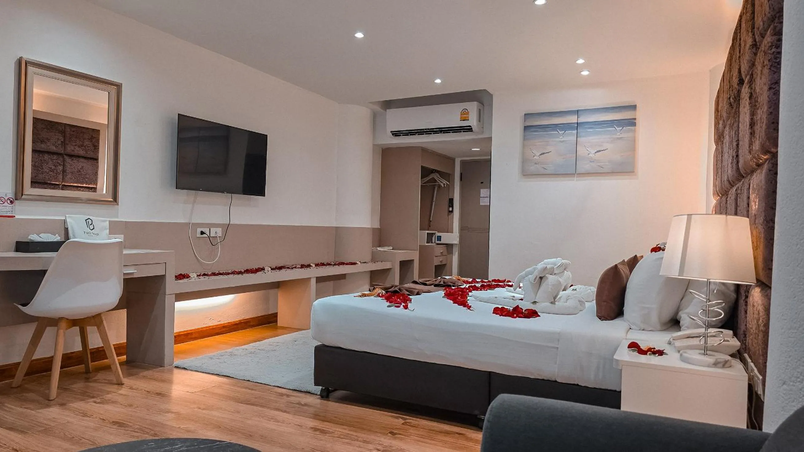 Bed in Pooh Beach Resort & Spa