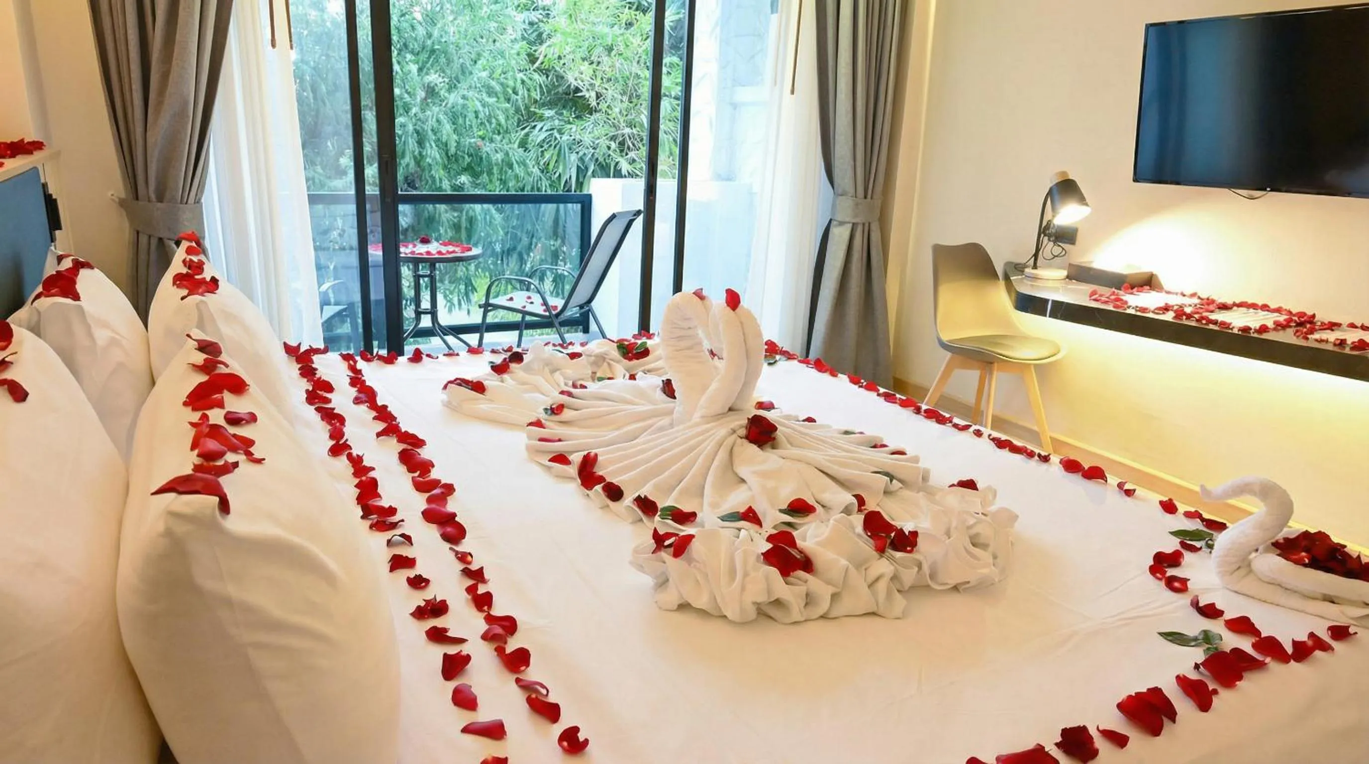 Bed in Pooh Beach Resort & Spa