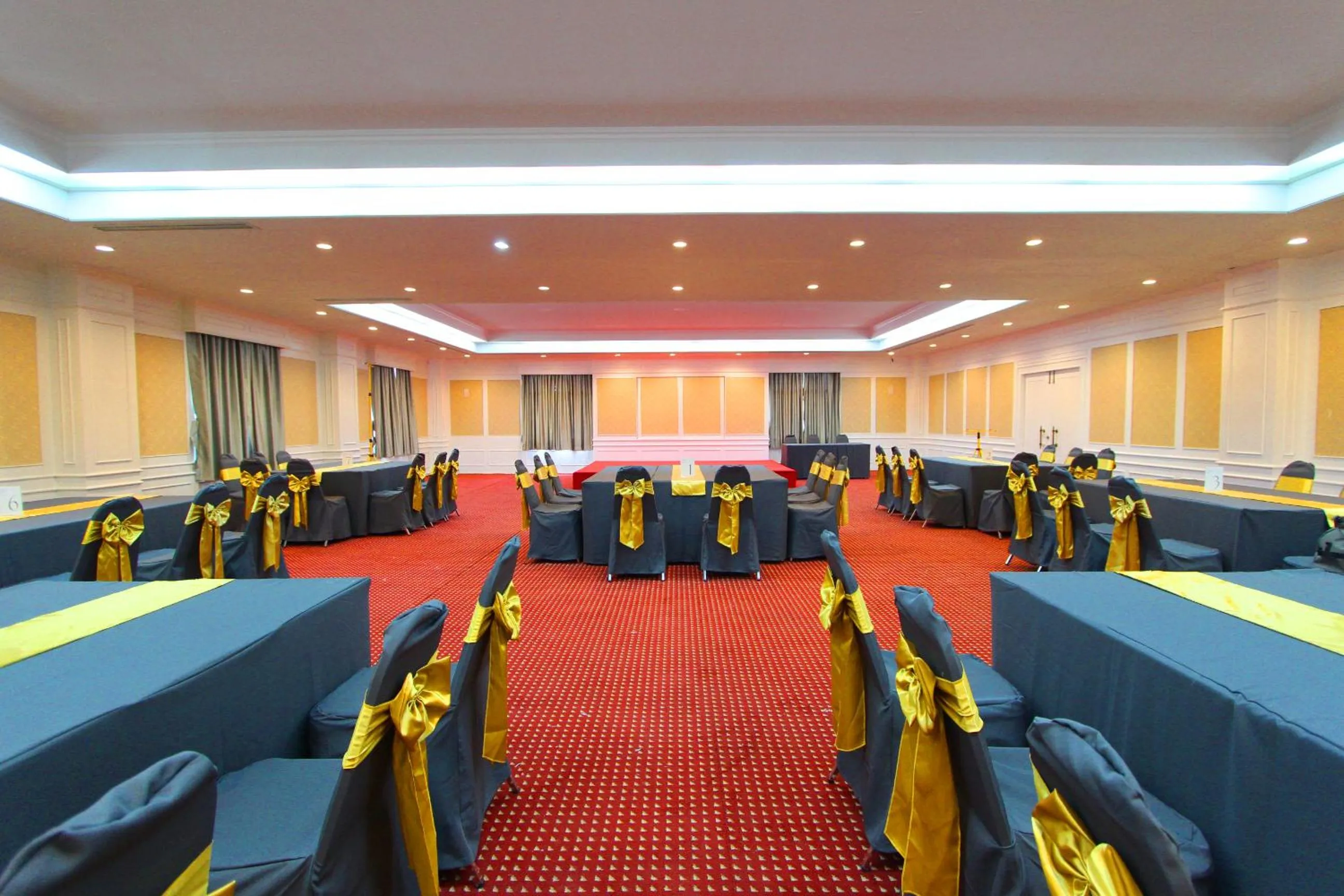 Business facilities in Pooh Beach Resort & Spa