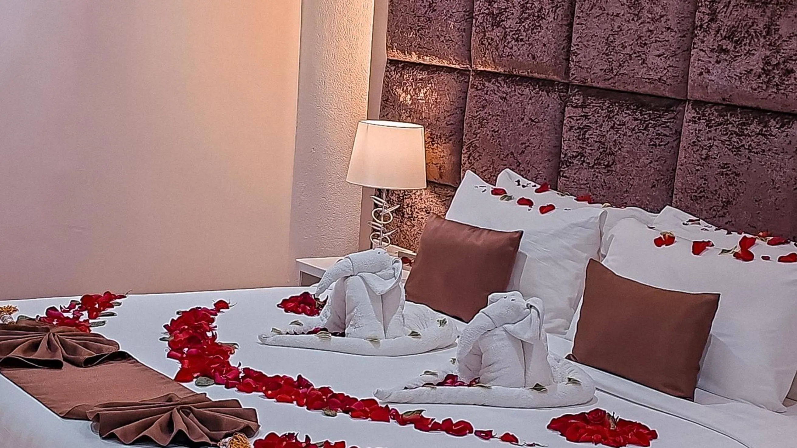 Bed in Pooh Beach Resort & Spa