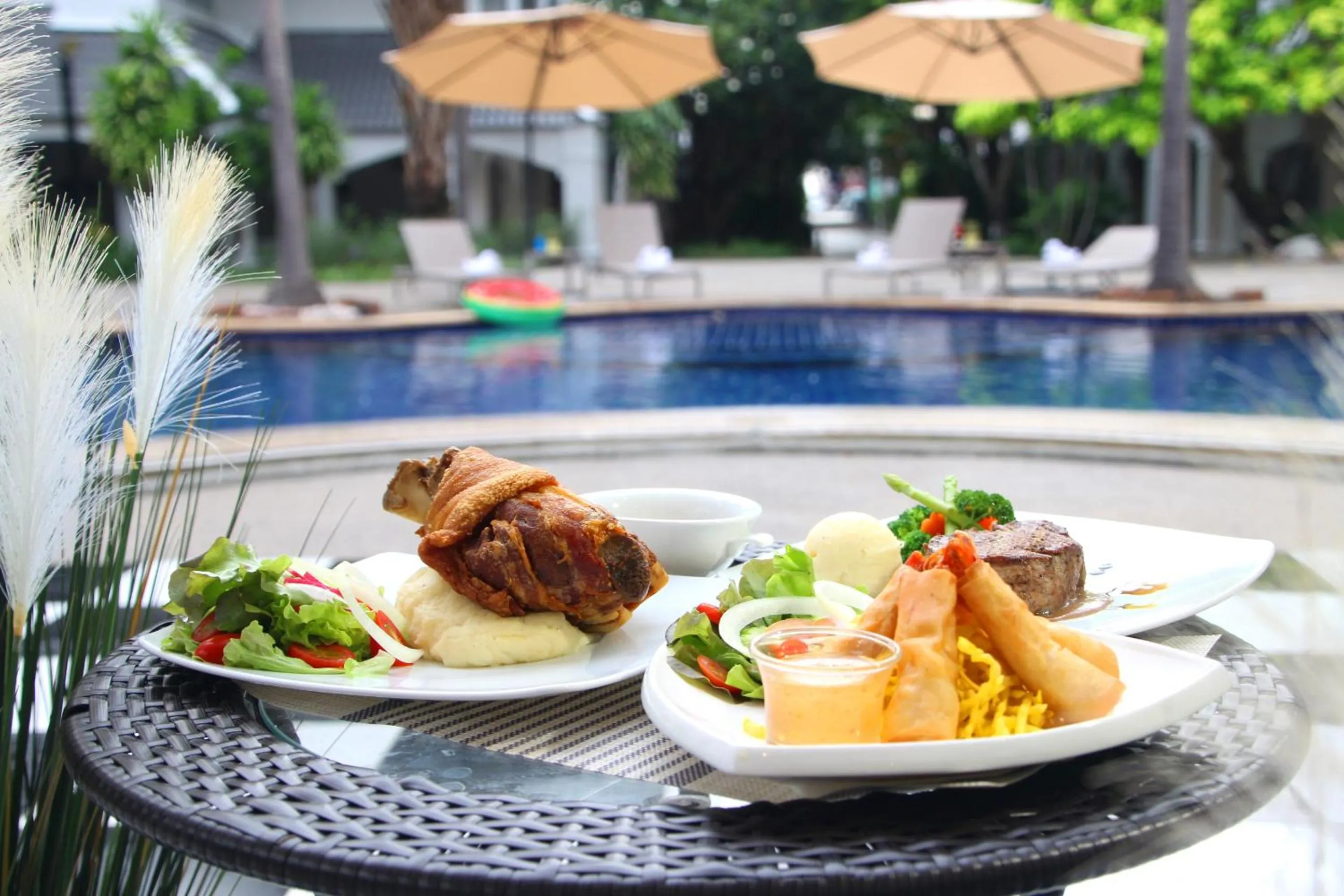 Food and drinks in Pooh Beach Resort & Spa