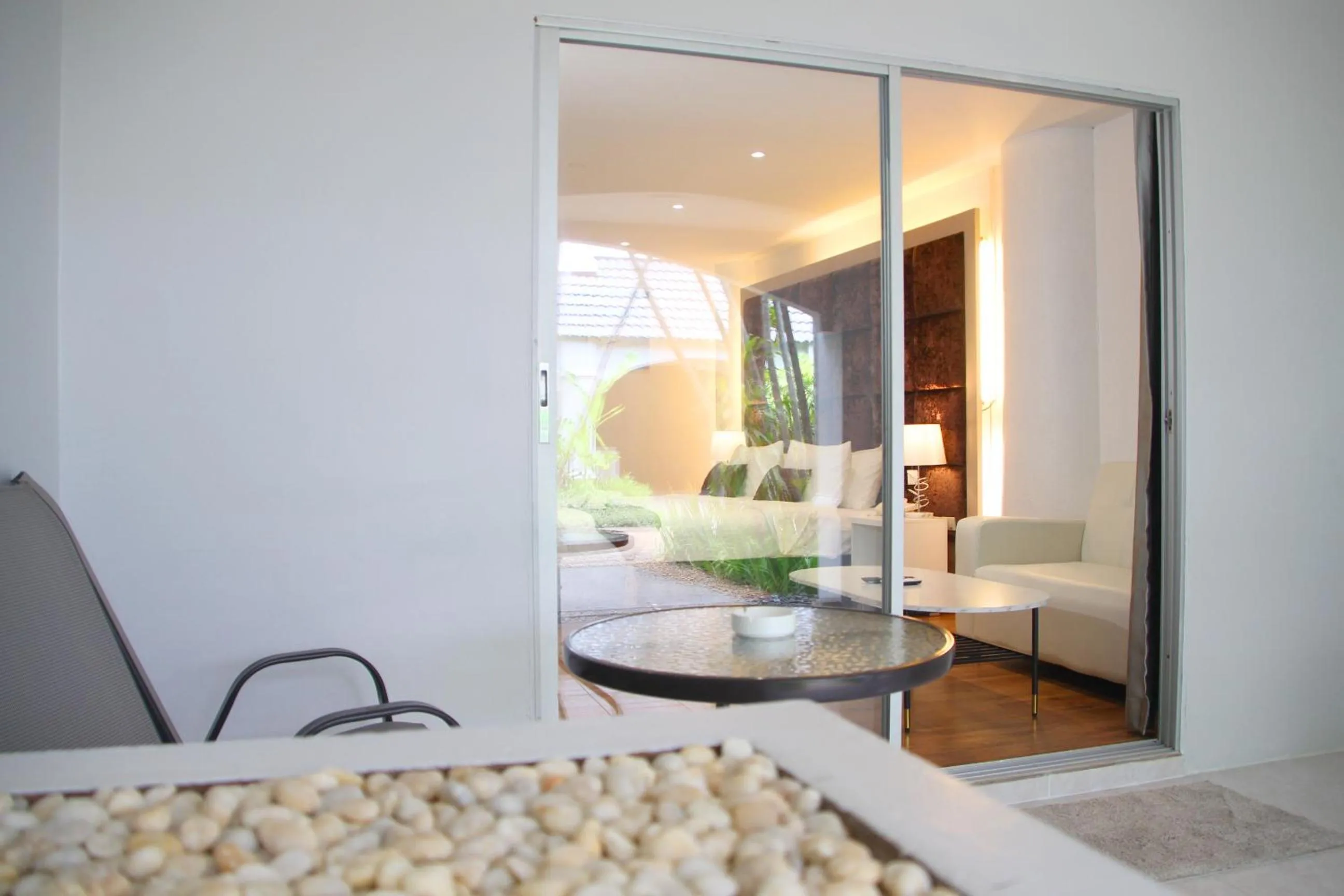 TV and multimedia in Pooh Beach Resort & Spa